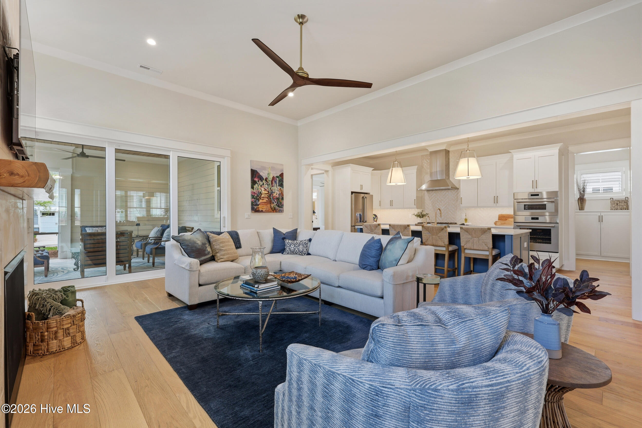 100566937 | Photo 13