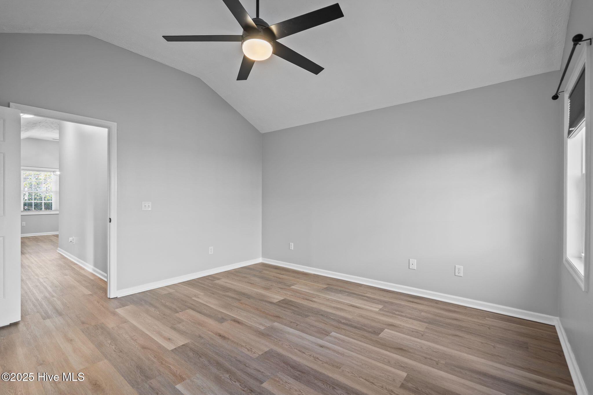 100540163 | Photo 17