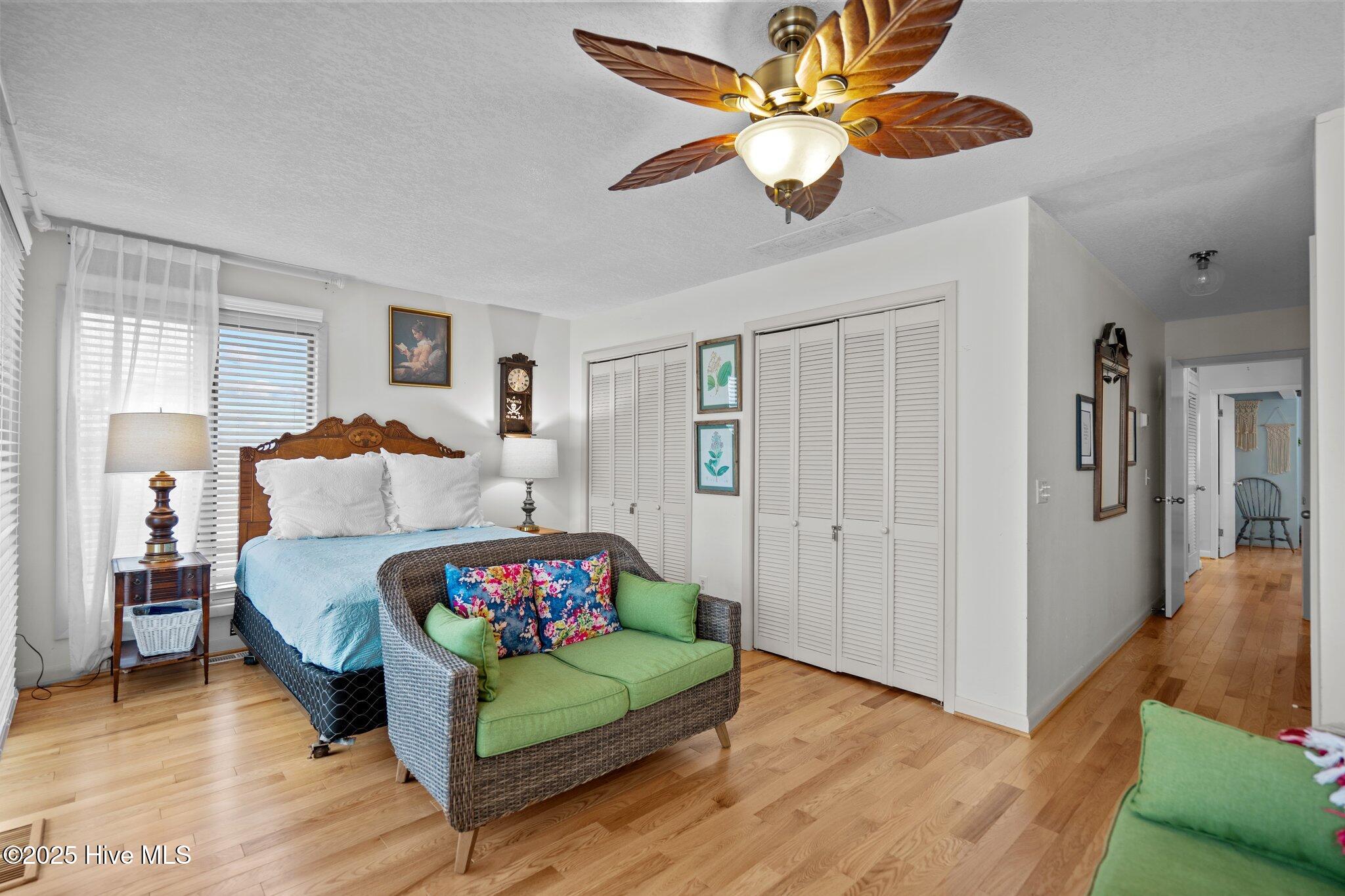 100564100 | Photo 28