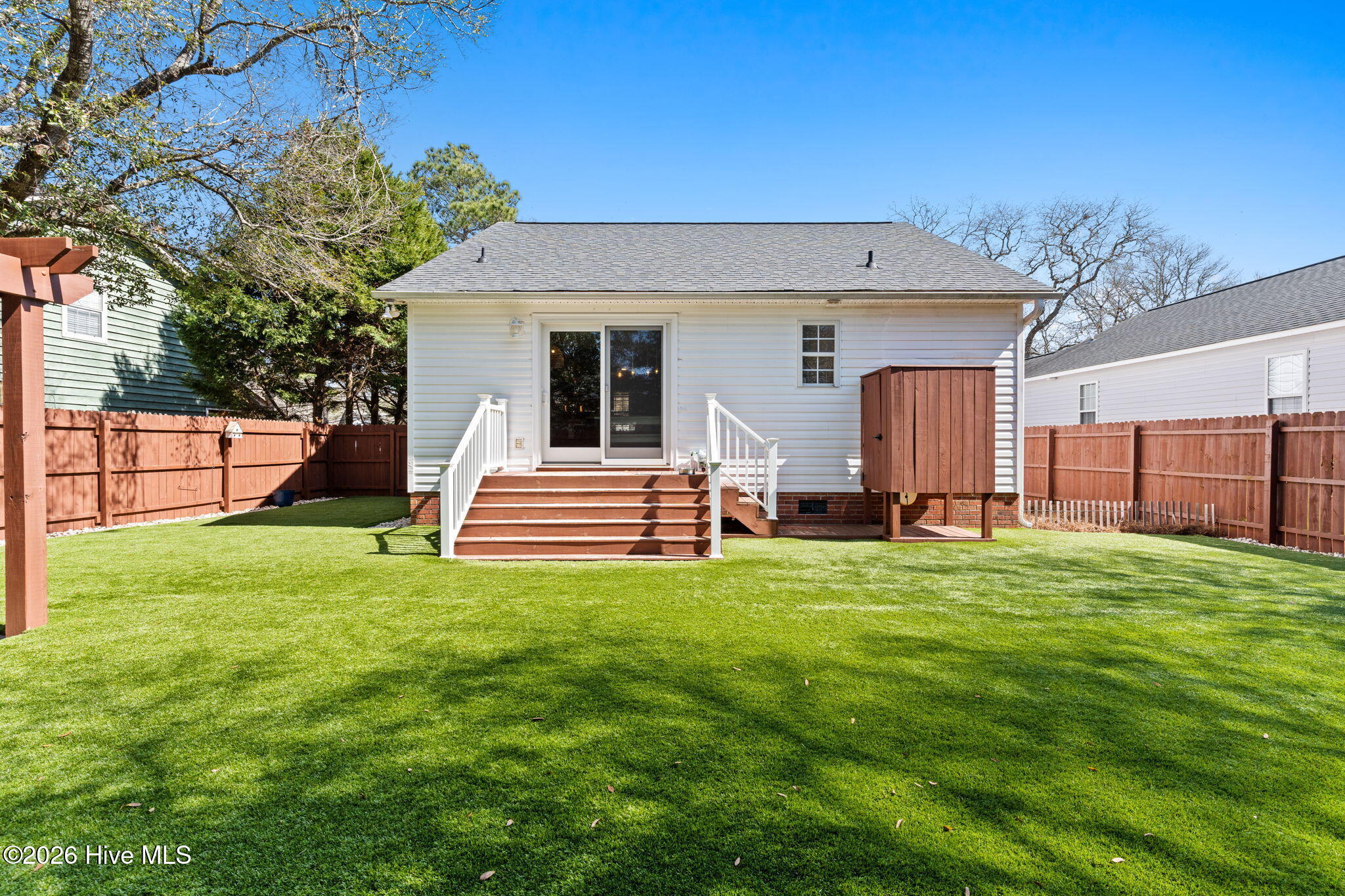 100559319 | Photo 35