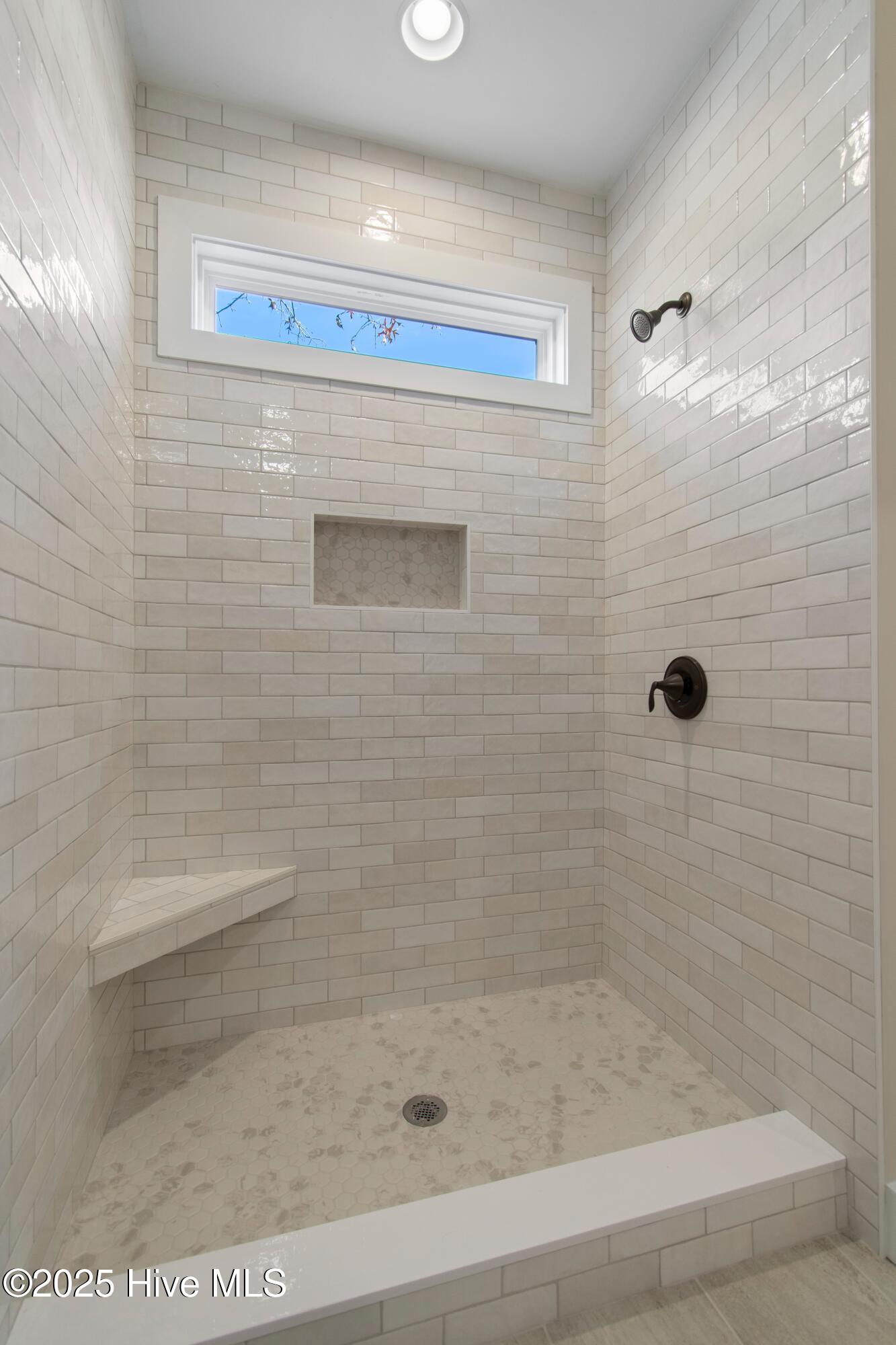 100520444 | Photo 37