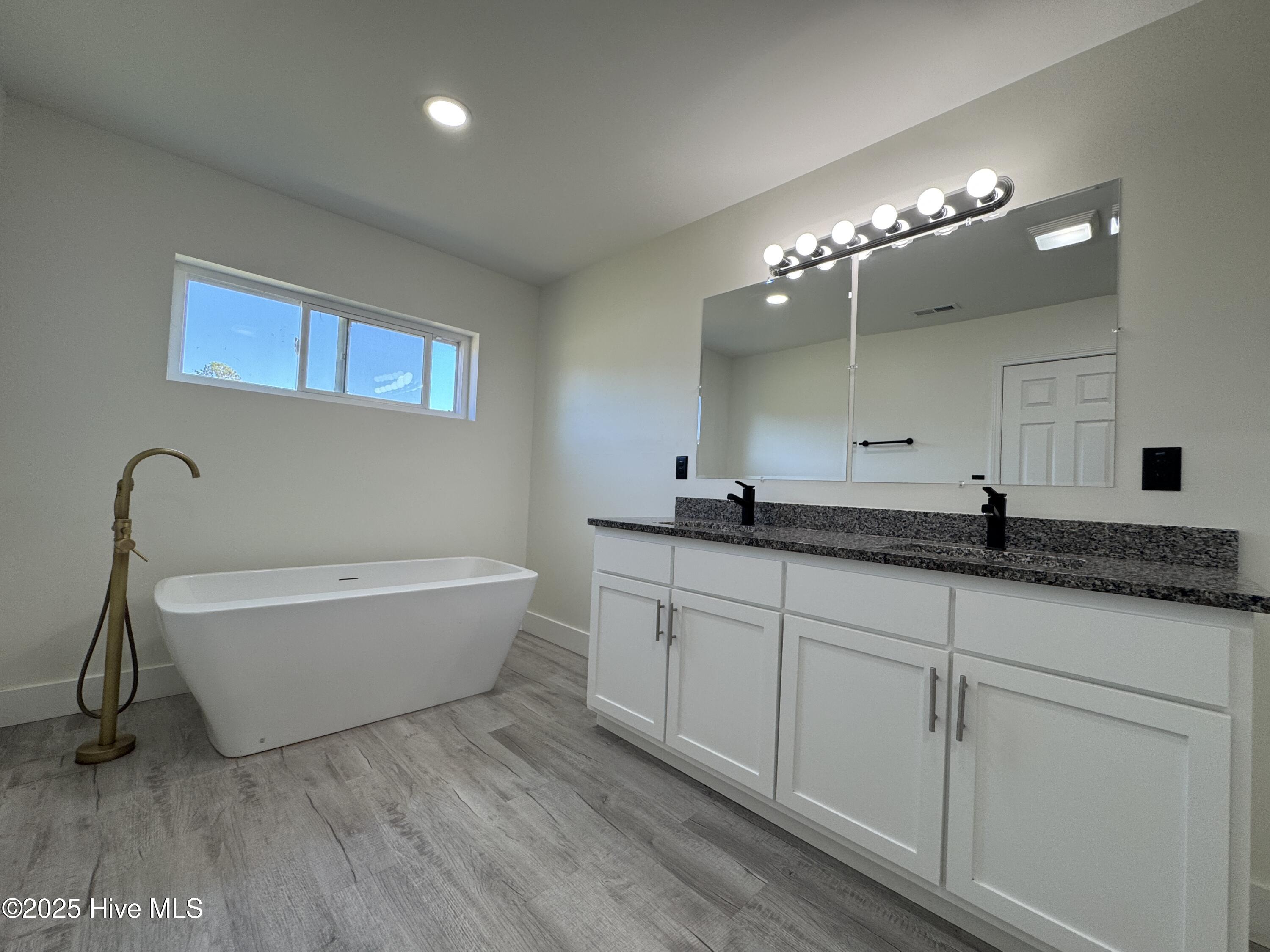 100539519 | Photo 20