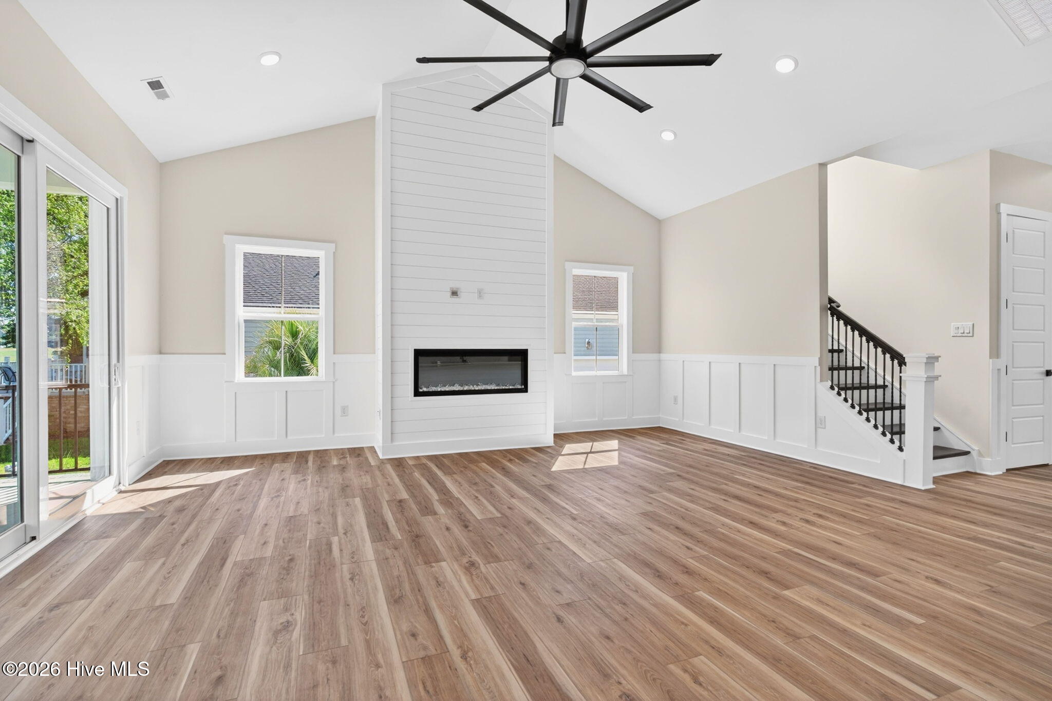 100568512 | Photo 17