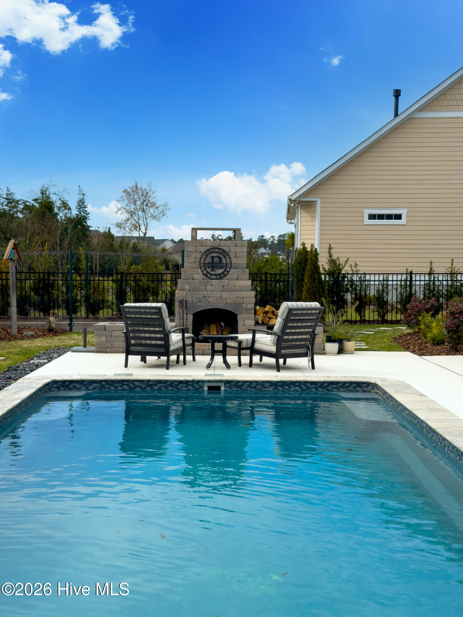 100562941 | Photo 65