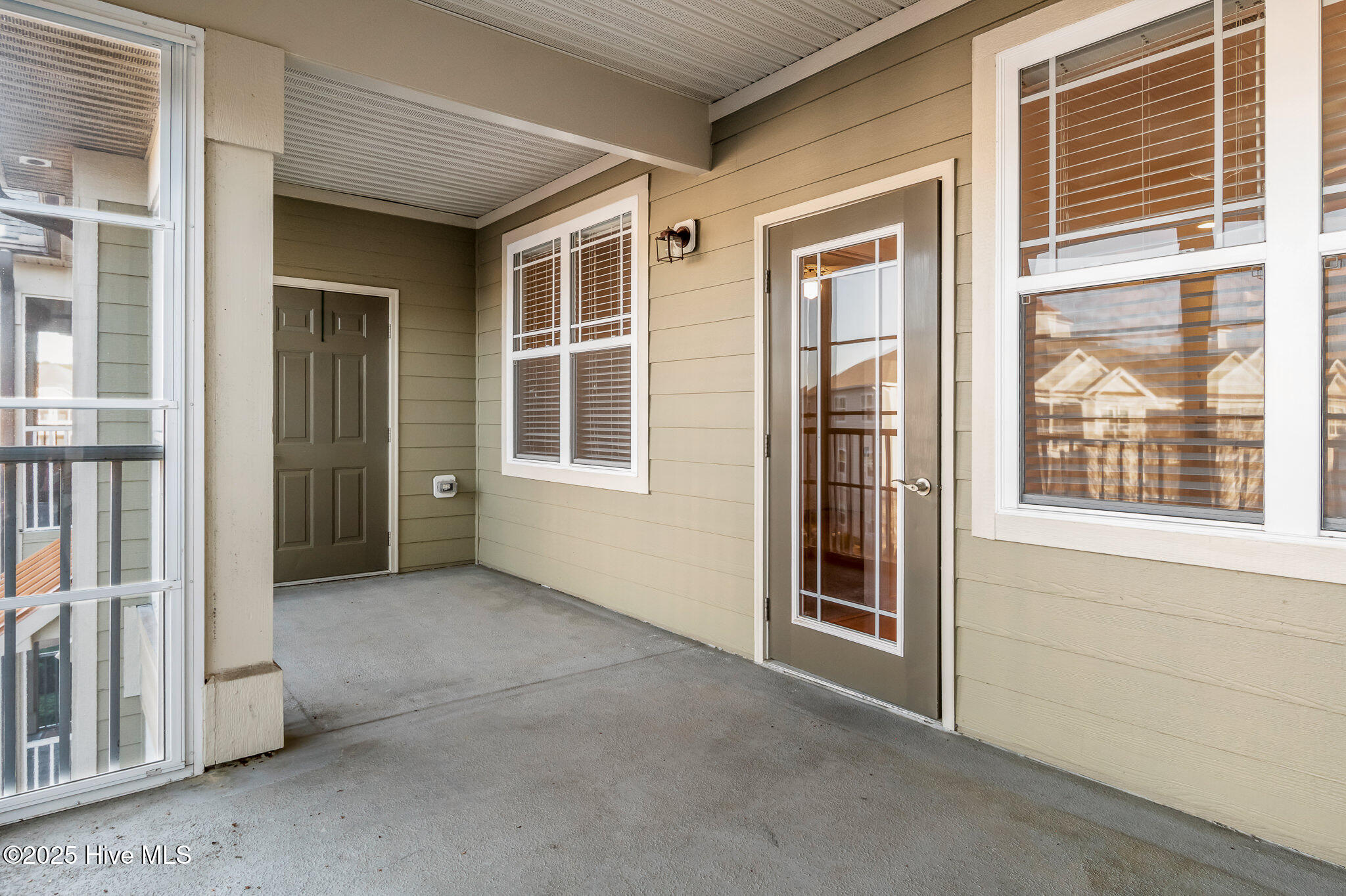 100546271 | Photo 25