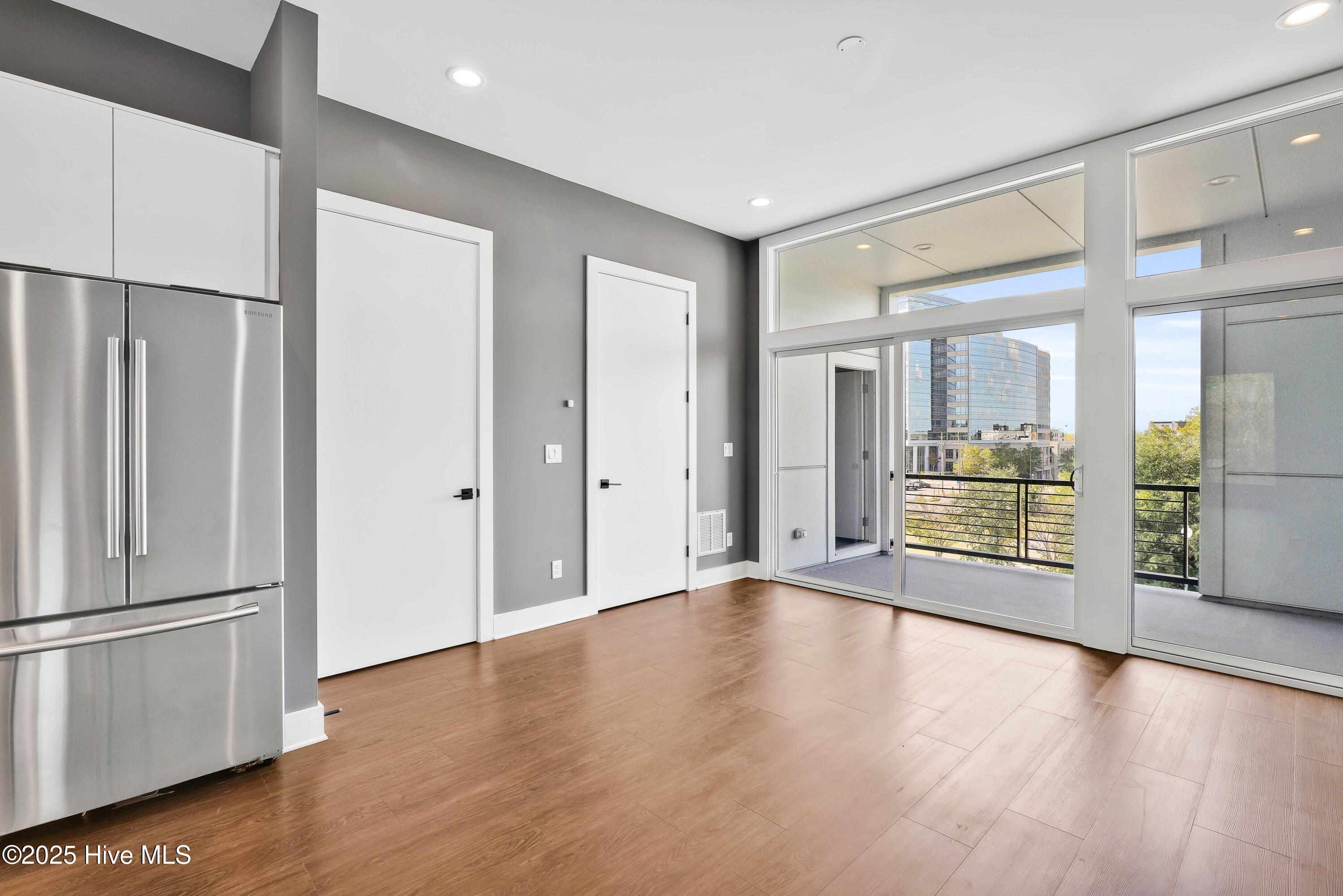 100546123 | Photo 12