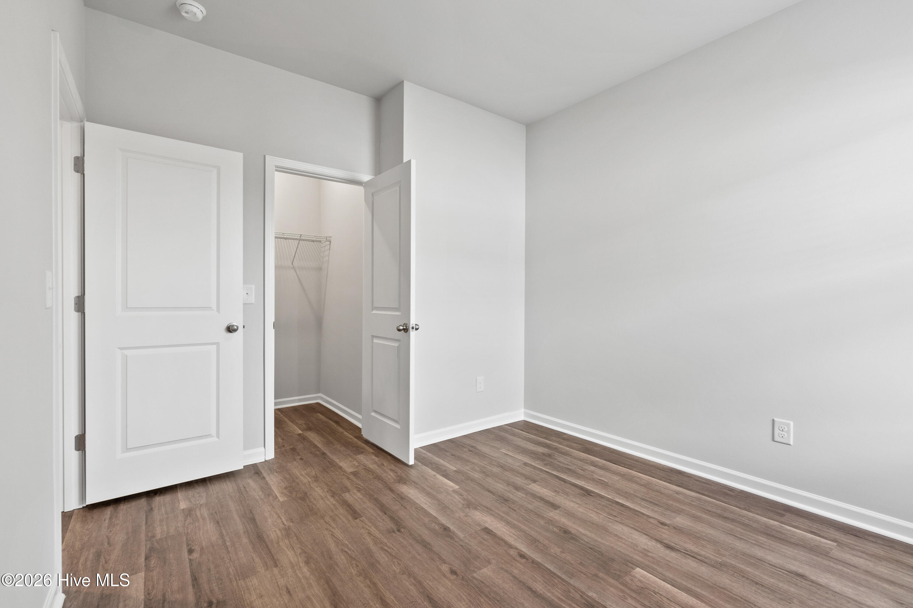 100561846 | Photo 12