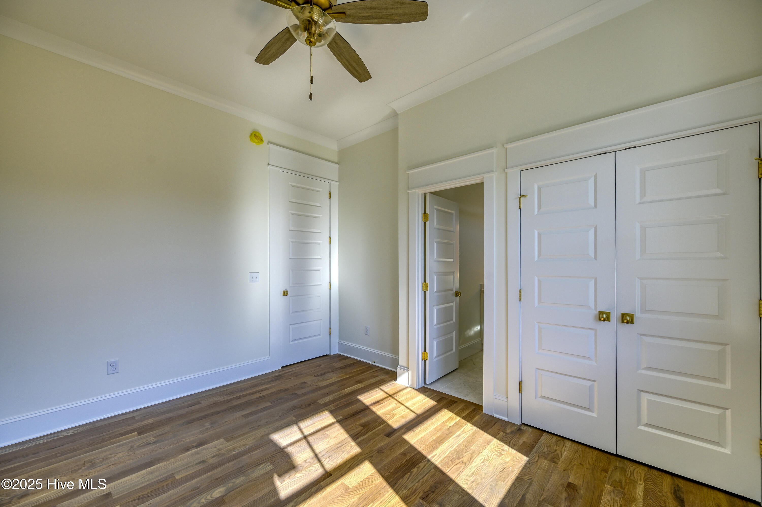 100516070 | Photo 49