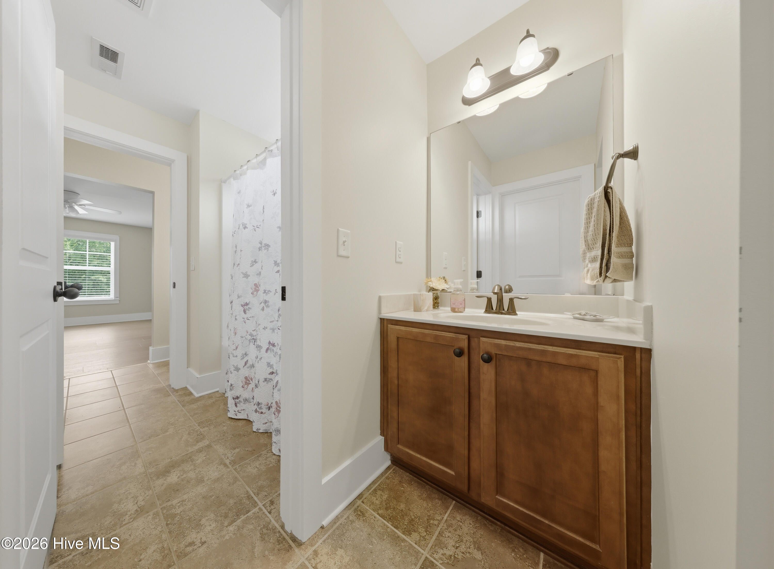 100569472 | Photo 45