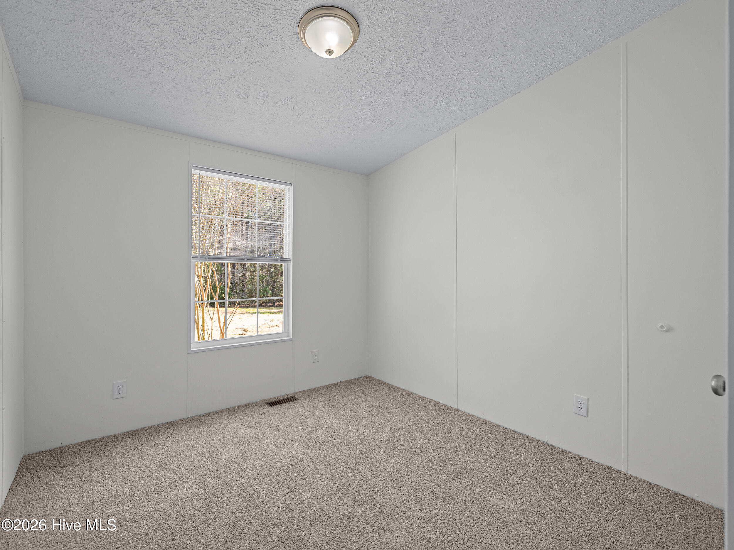 100560280 | Photo 32