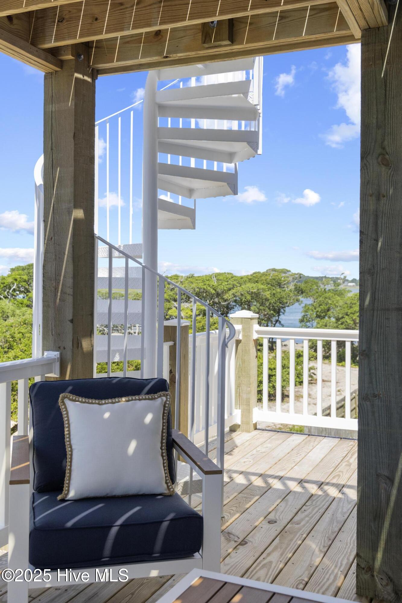 100498543 | Photo 98