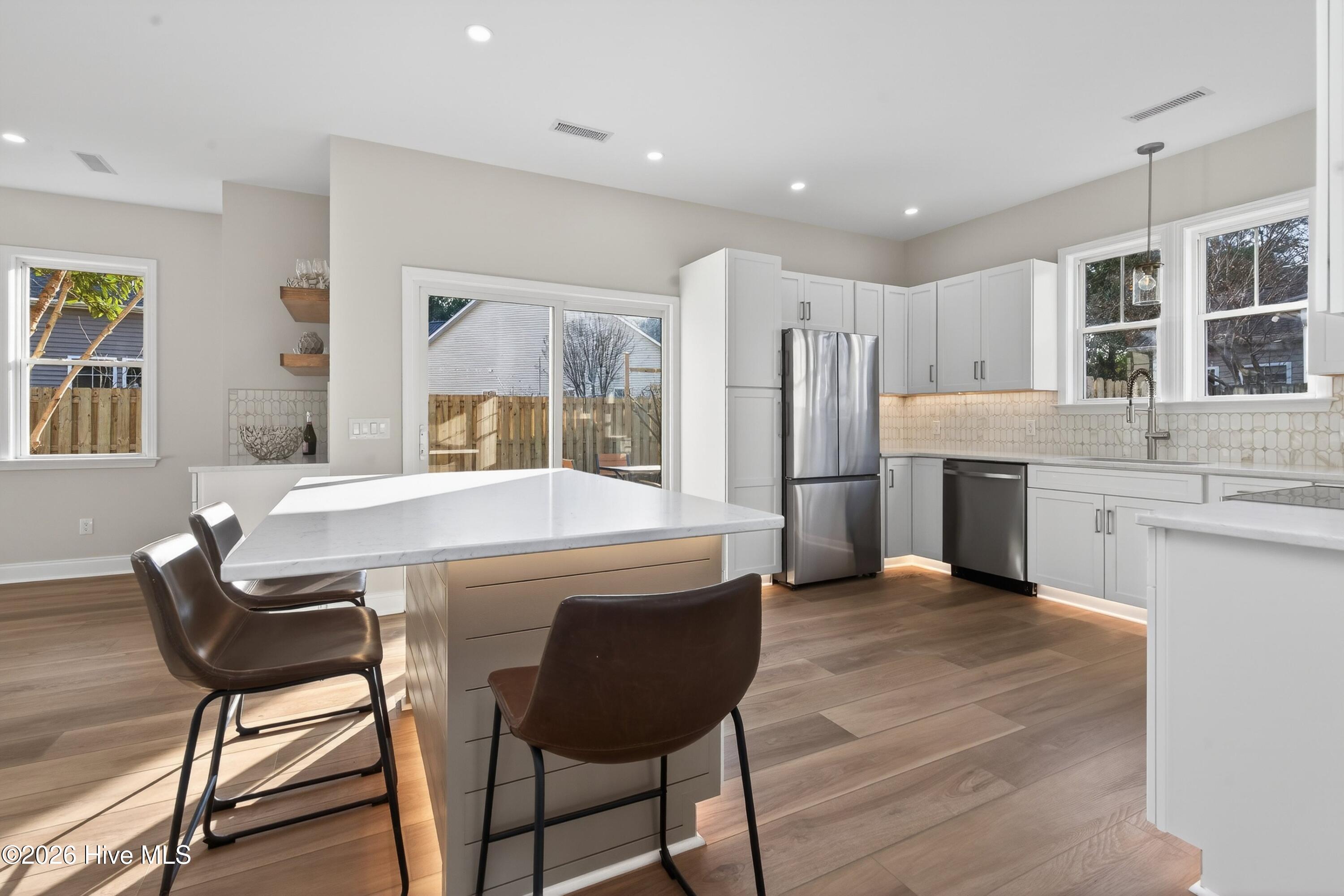 100553839 | Photo 10