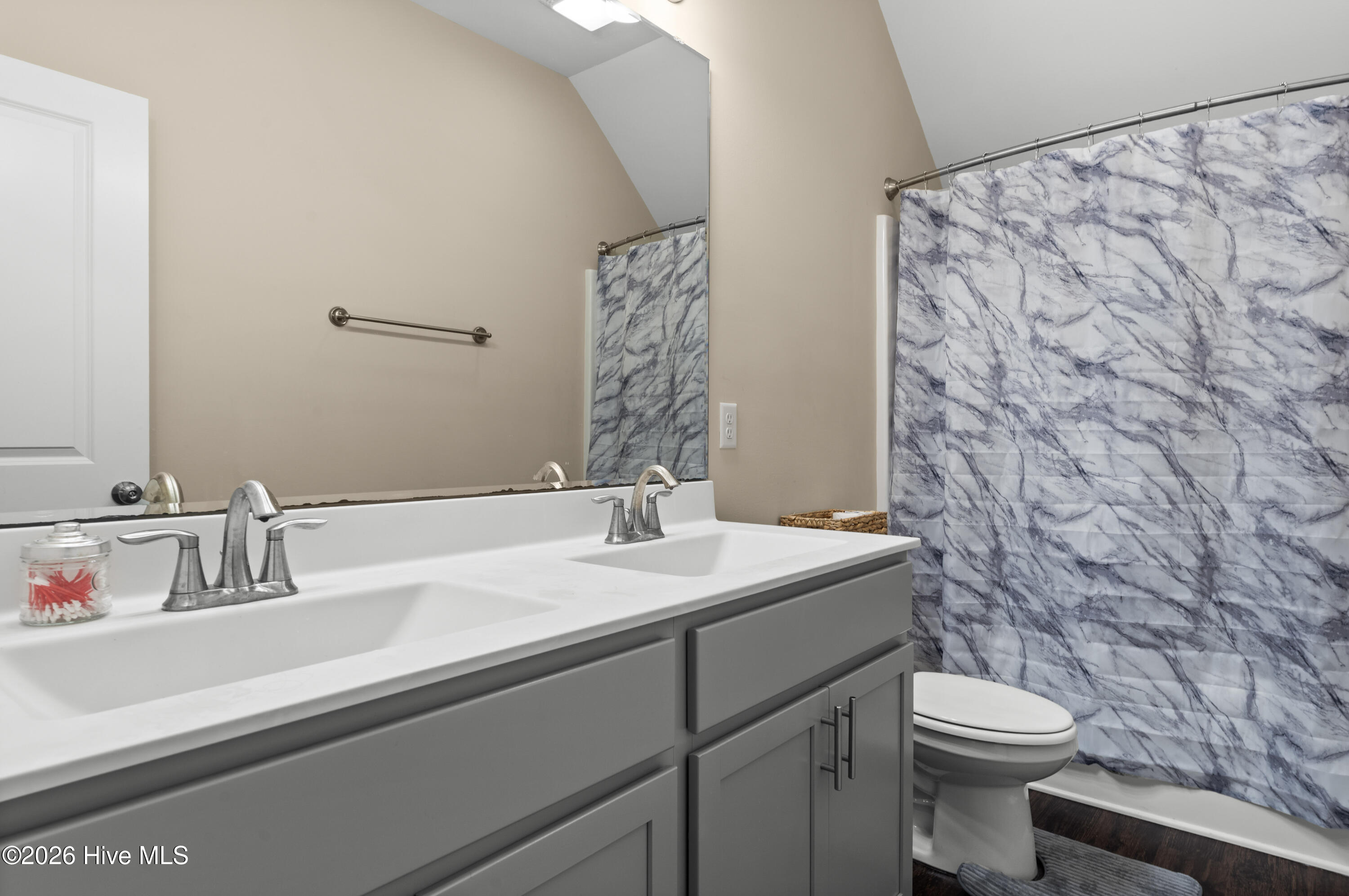 100569273 | Photo 37