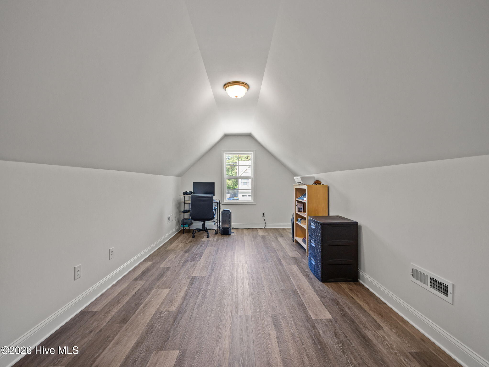 100569274 | Photo 22