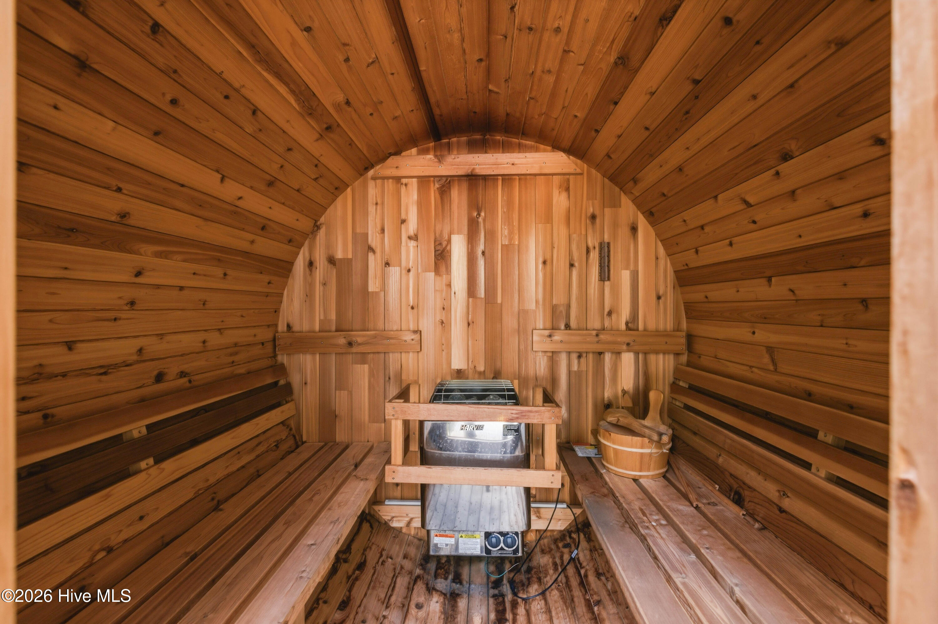 100560916 | Photo 77