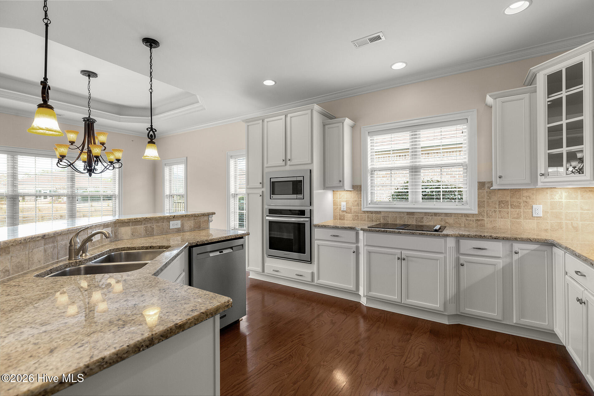 100556141 | Photo 16