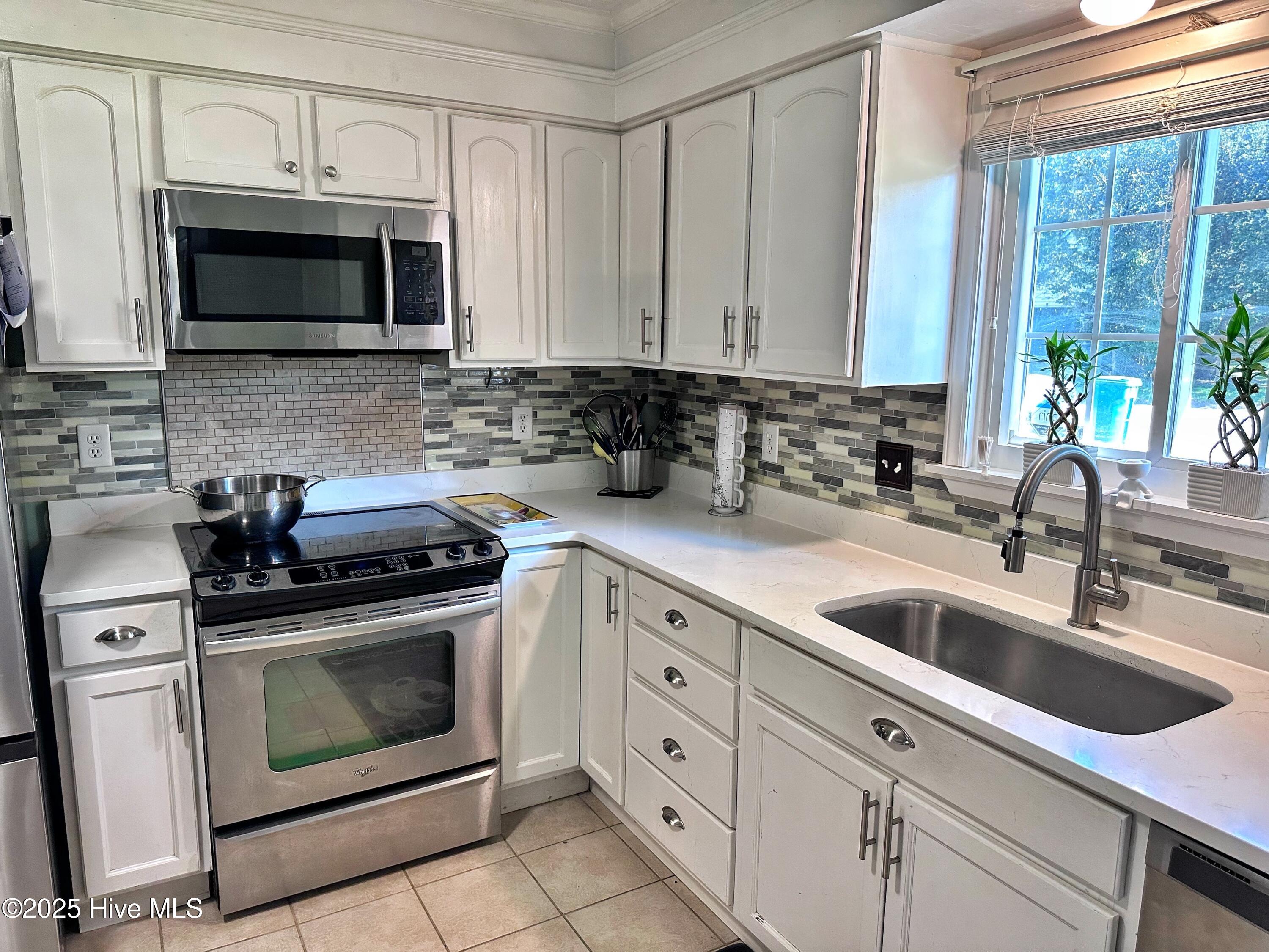 909 Springdale Drive, Jacksonville, NC 28540 – photo 19: Kitchen (3)
