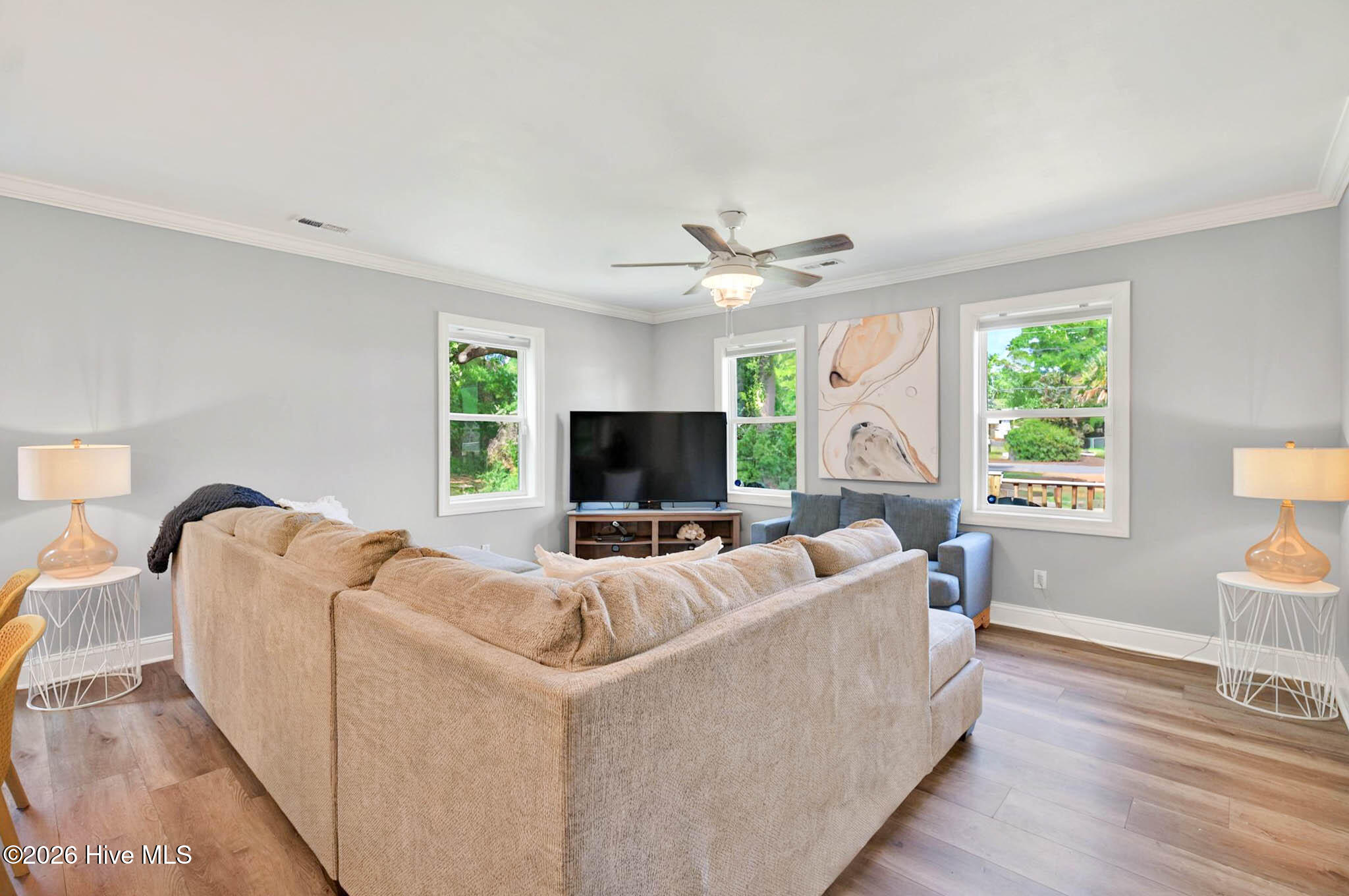 100556049 | Photo 36