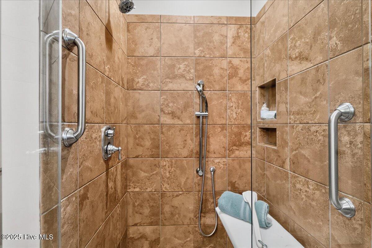 100541263 | Photo 35