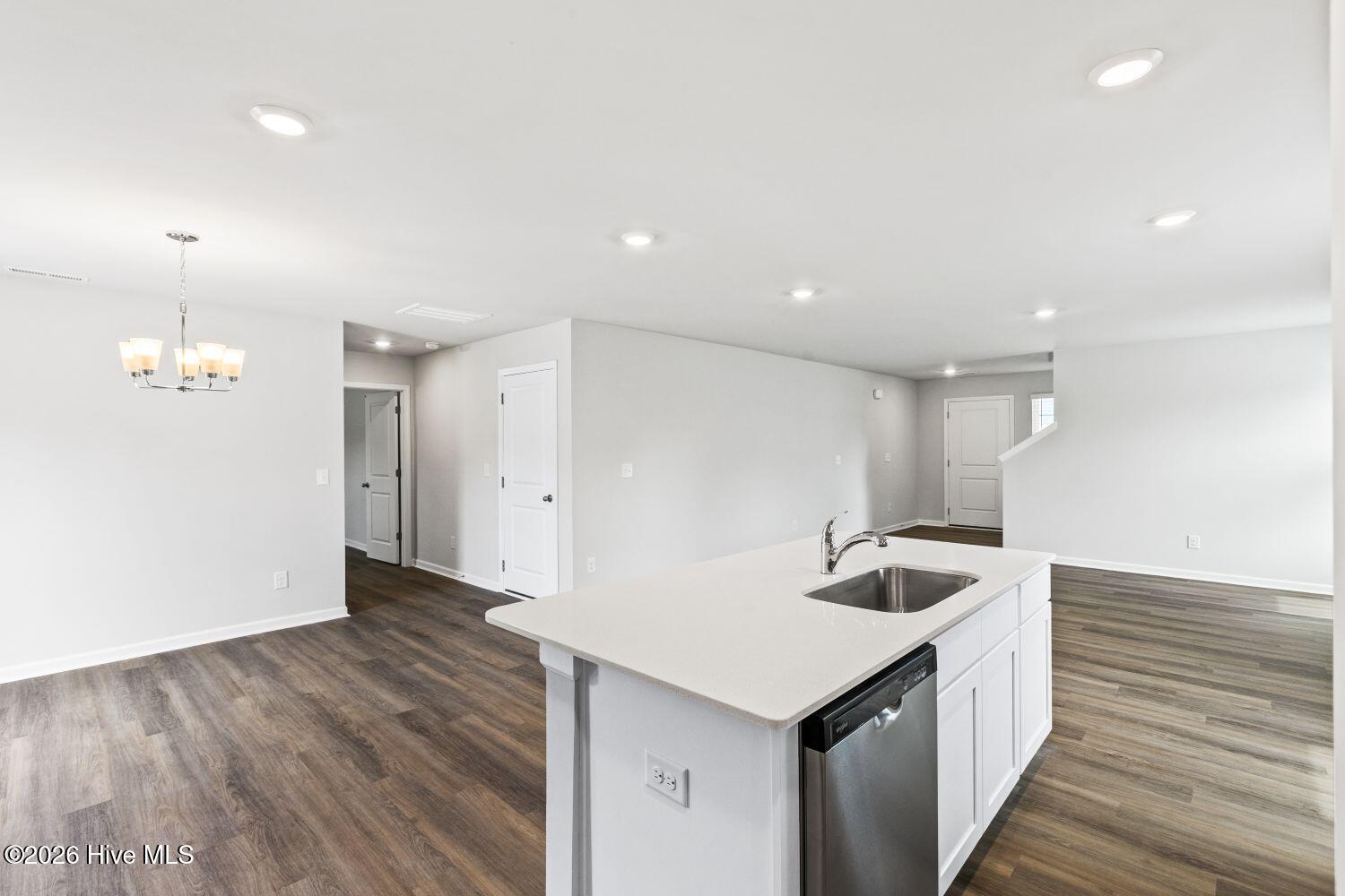 100533204 | Photo 10