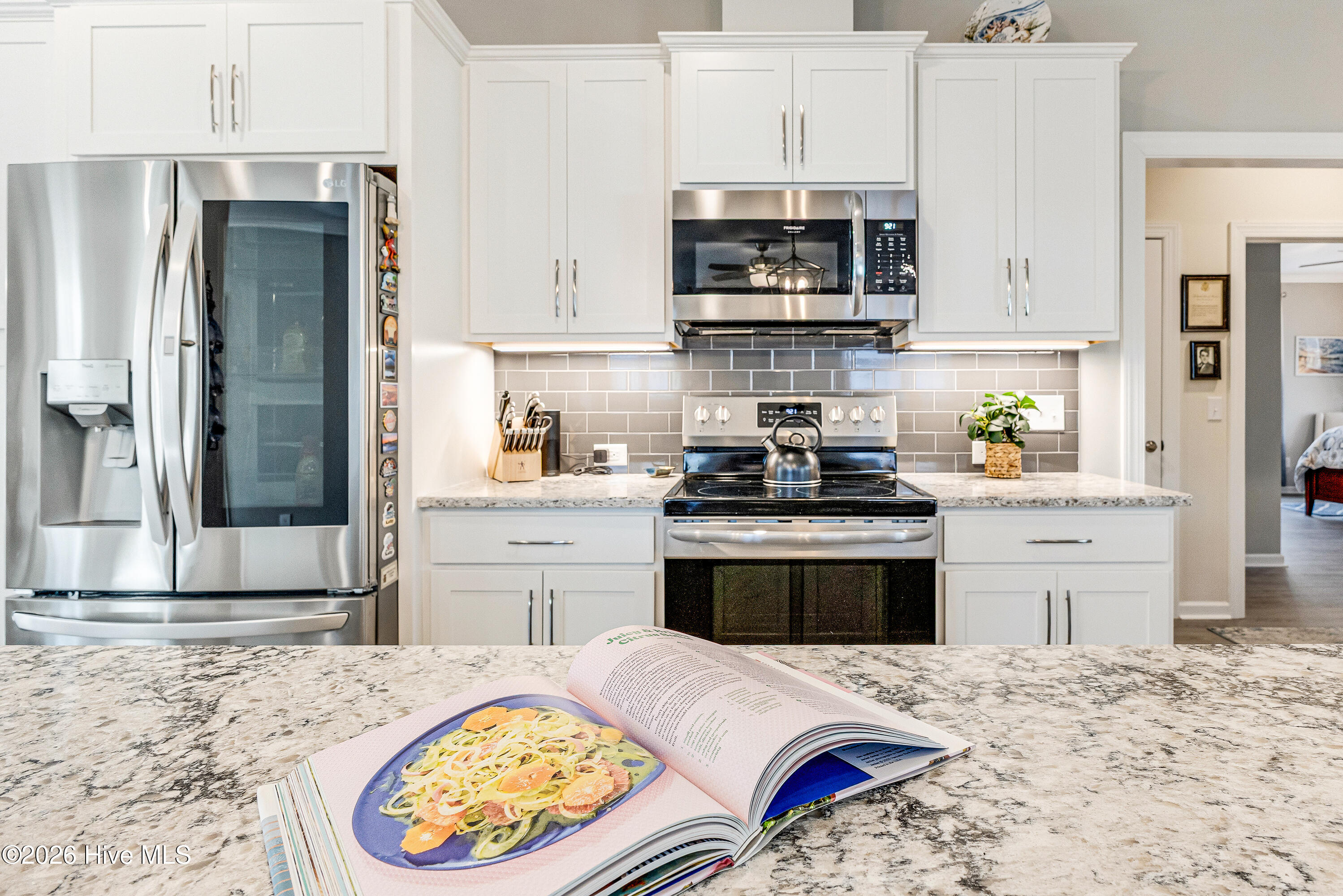 100561290 | Photo 14