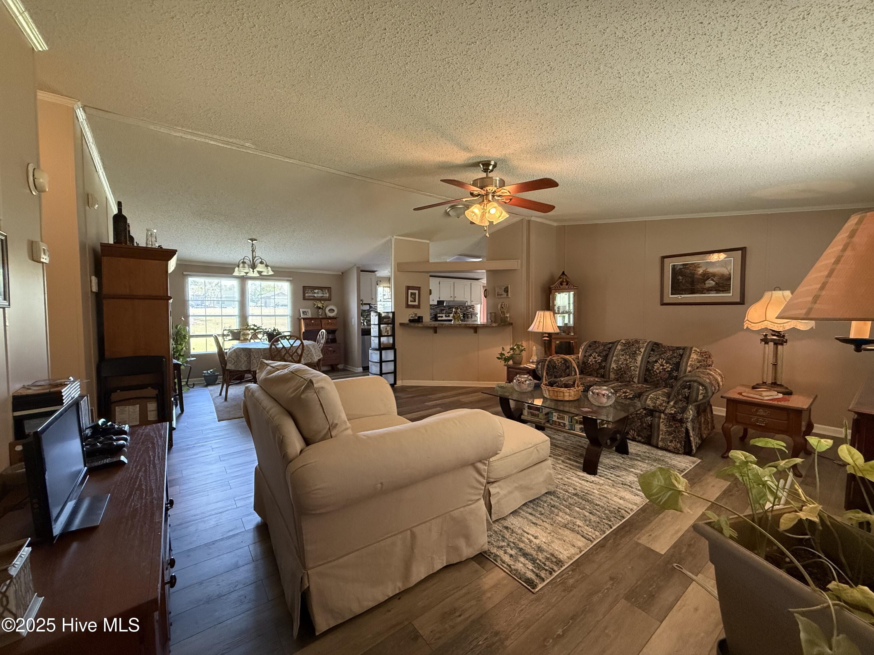 100502105 | Photo 15