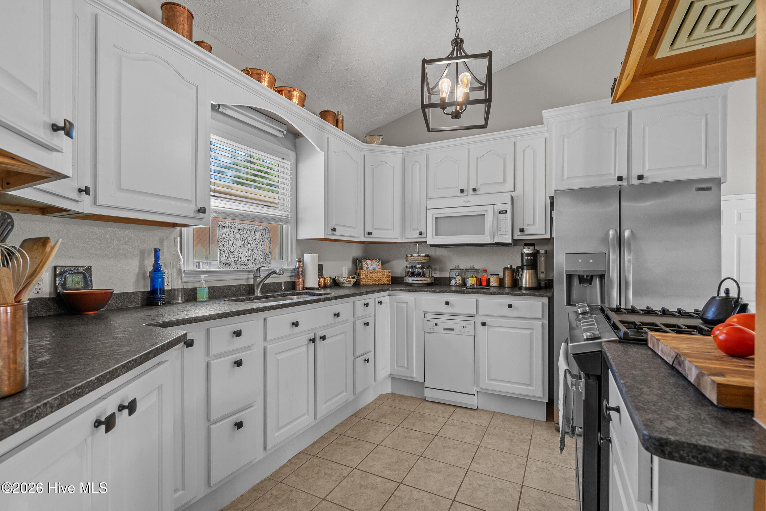 100548426 | Photo 14