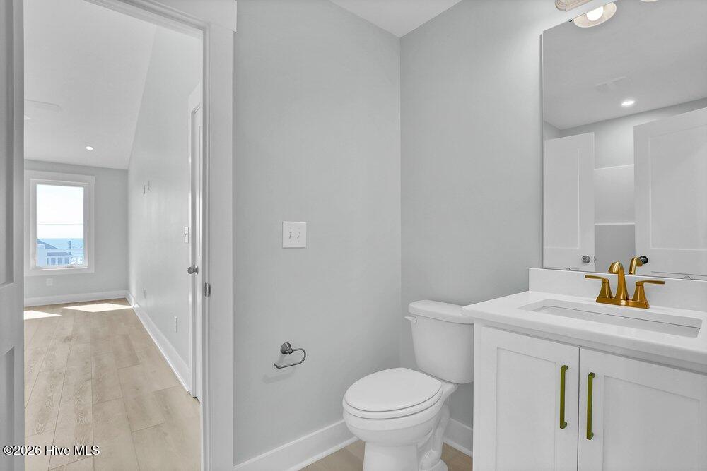 100552100 | Photo 38