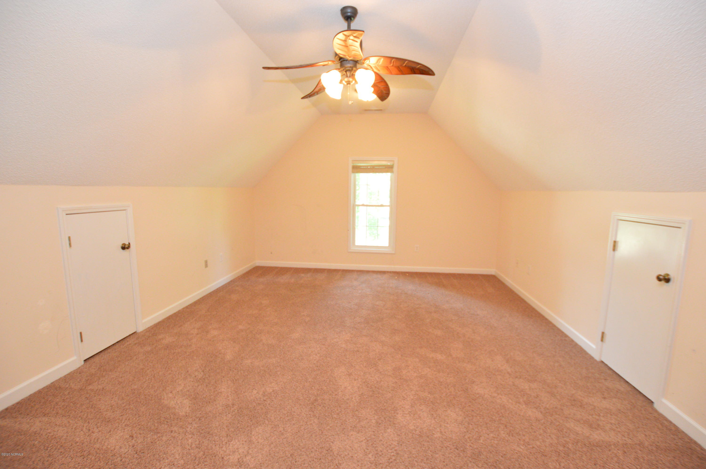 100565813 | Photo 29