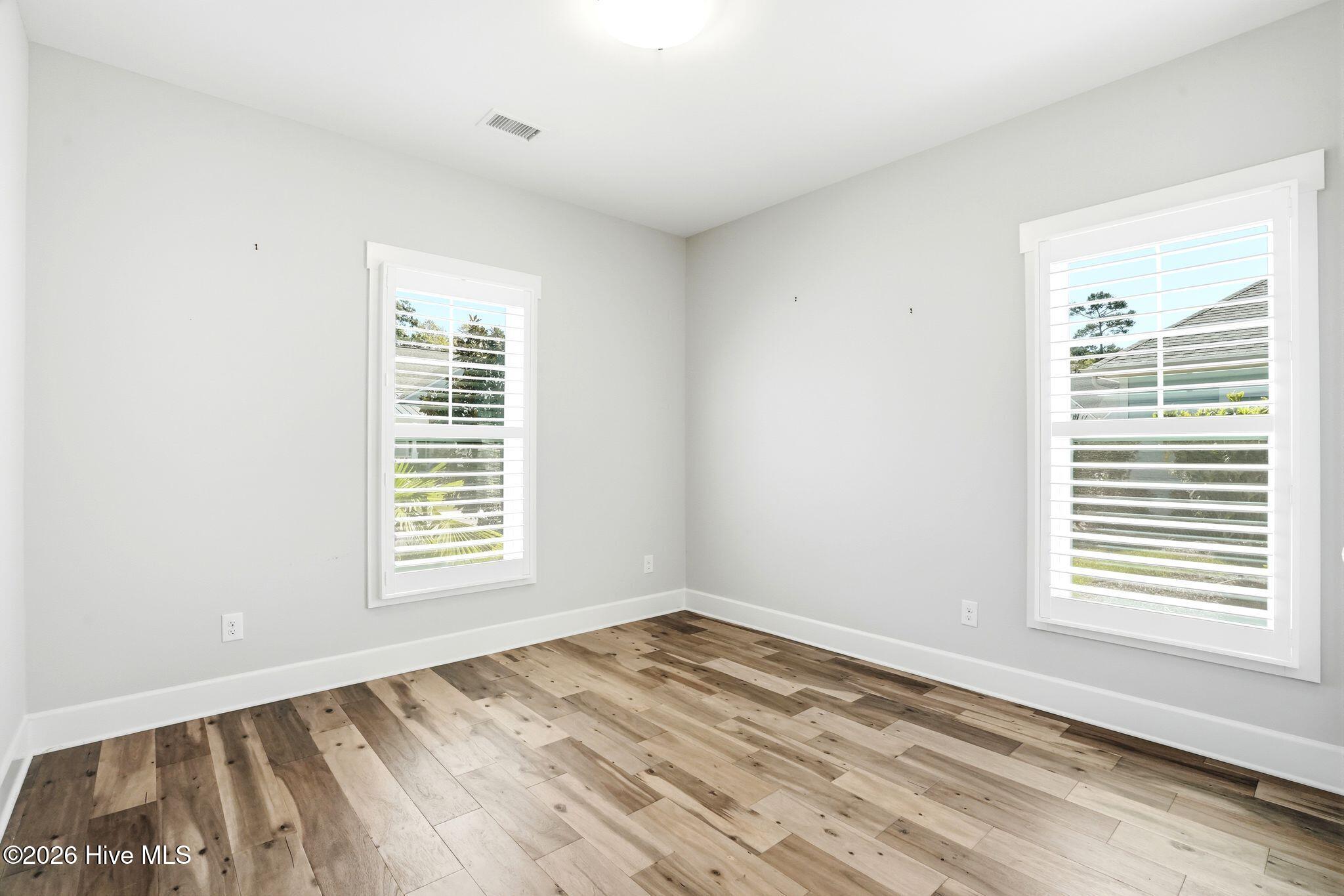 100565141 | Photo 25