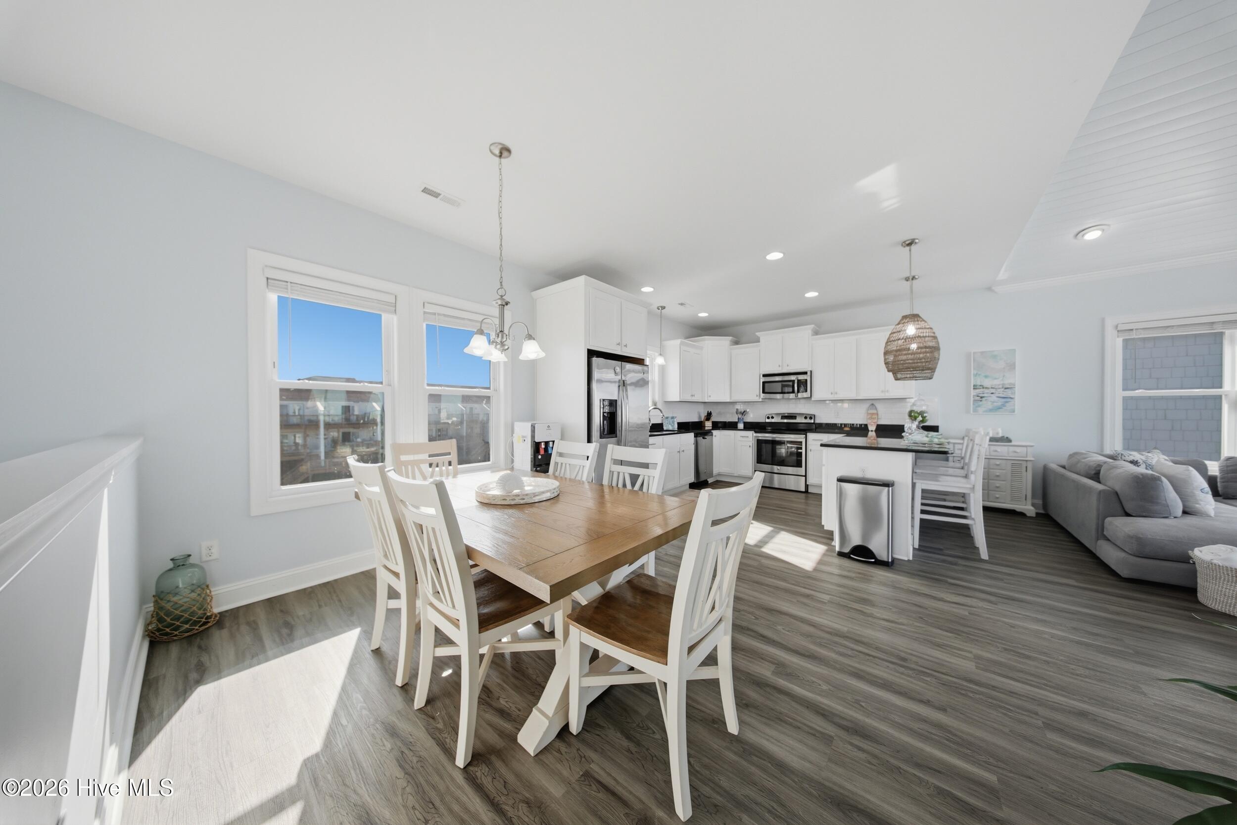 100565871 | Photo 27