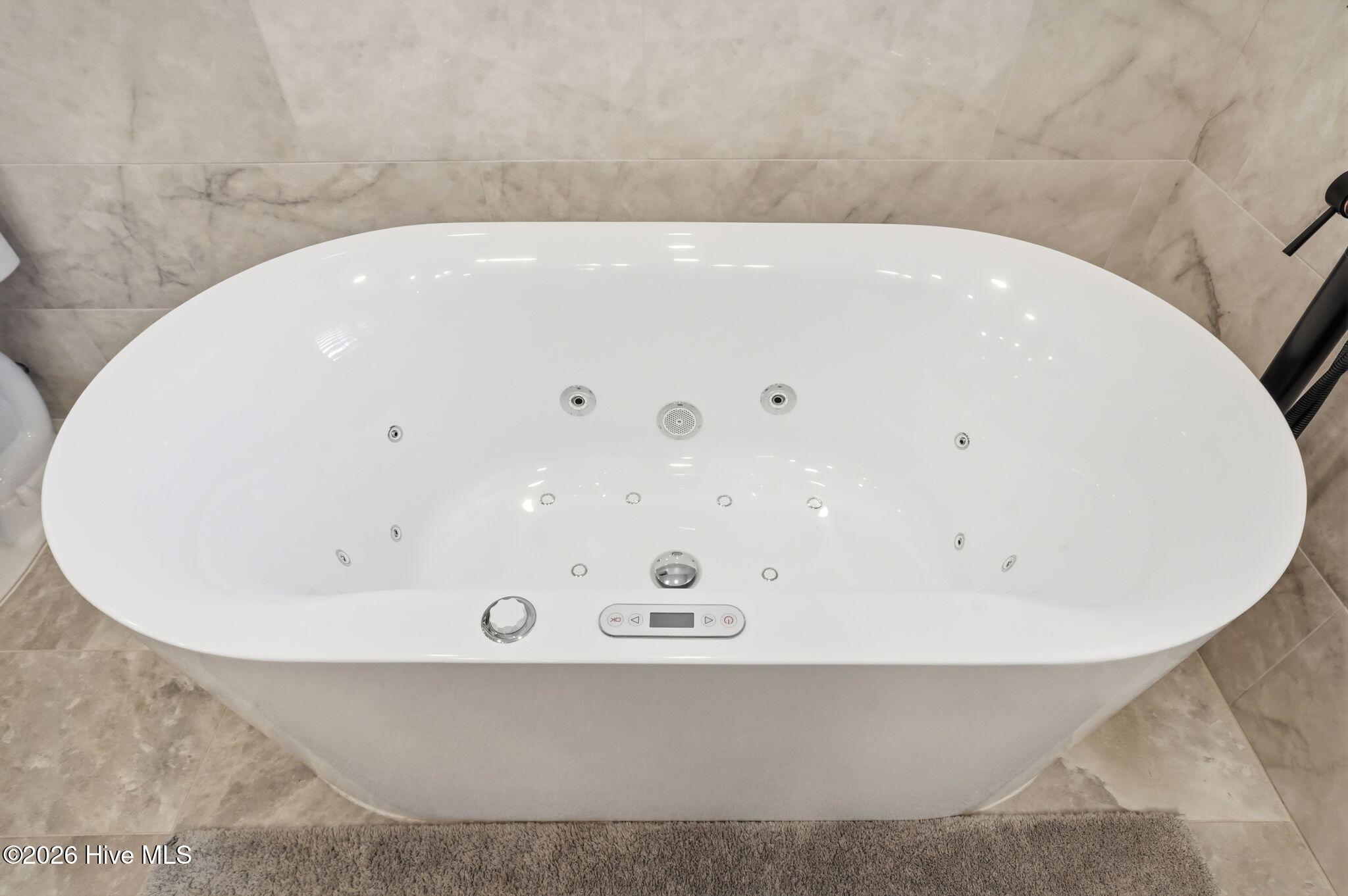 100560935 | Photo 47