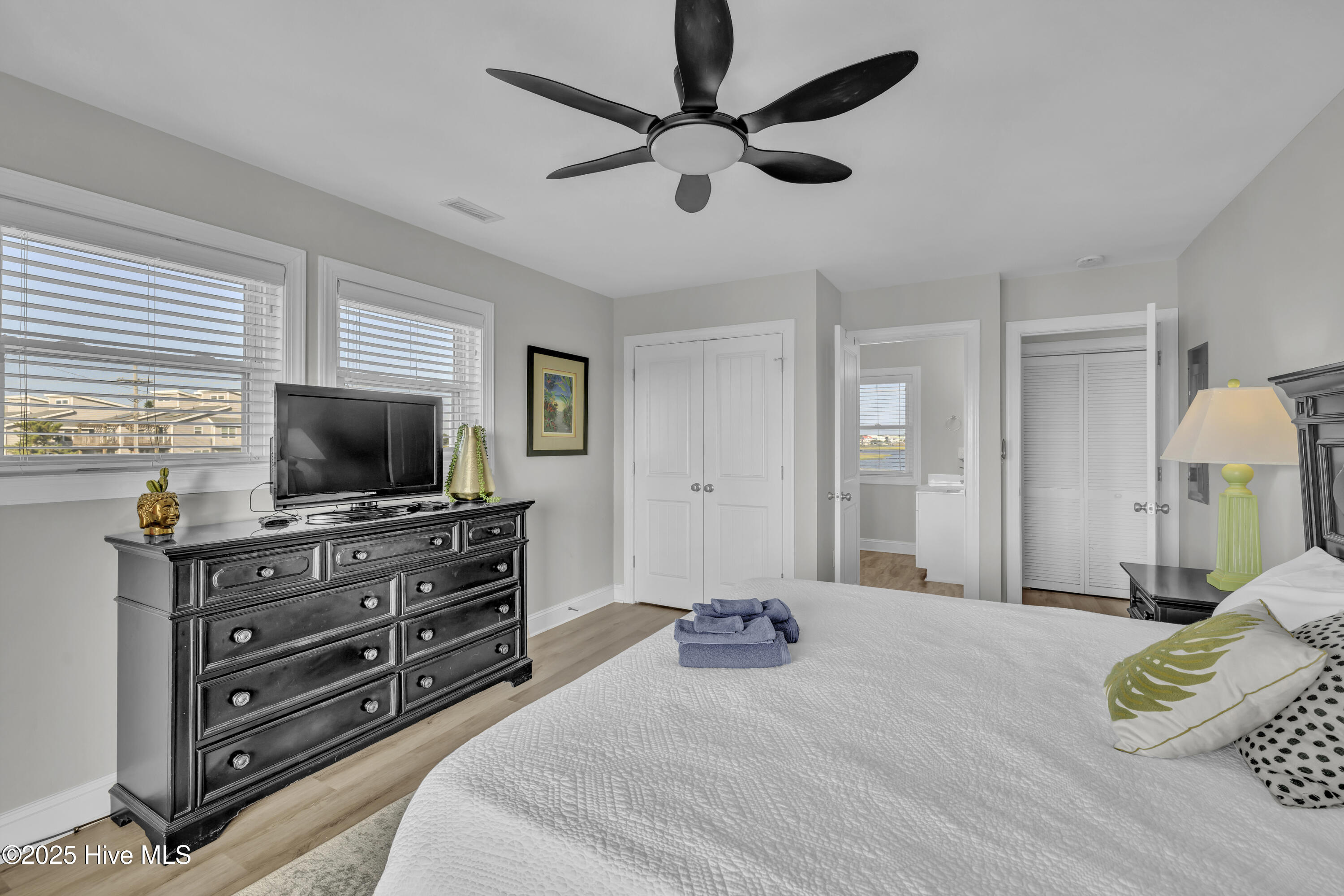 100535806 | Photo 29