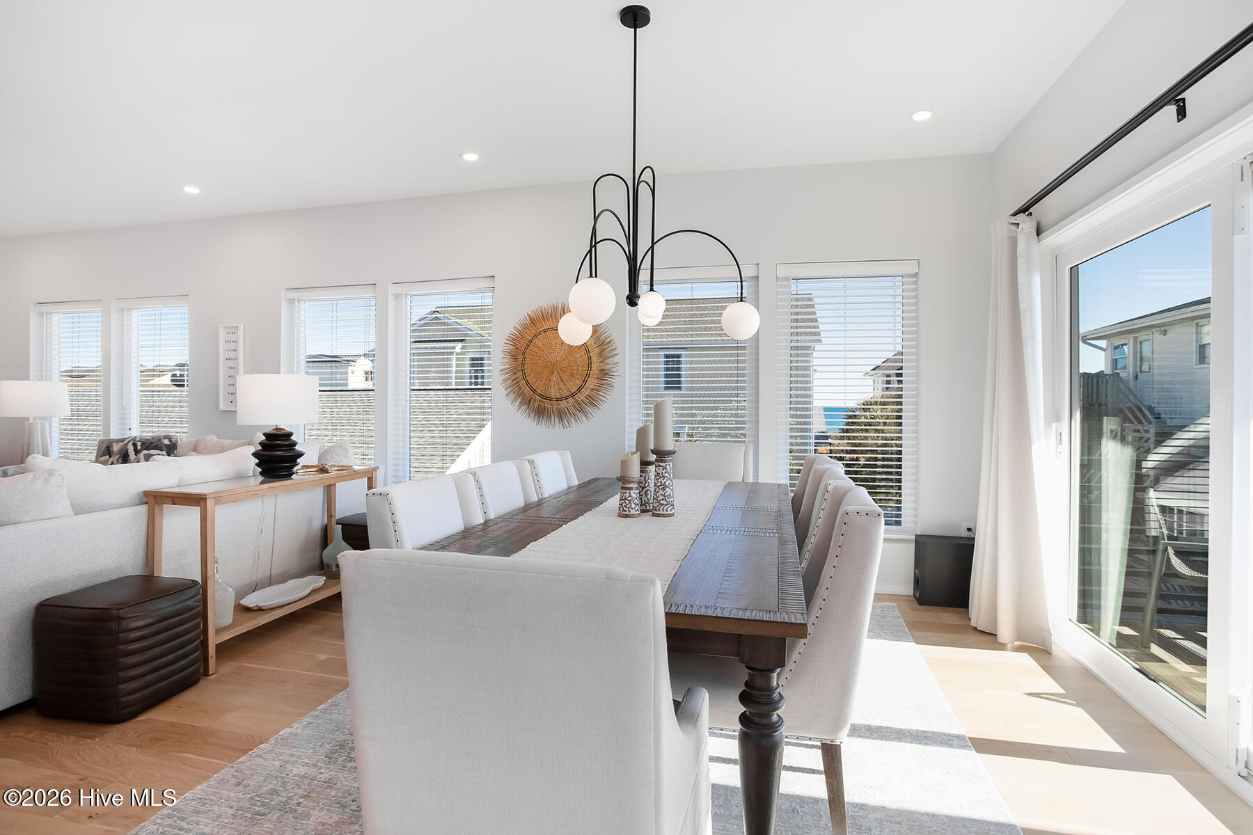 100560077 | Photo 12