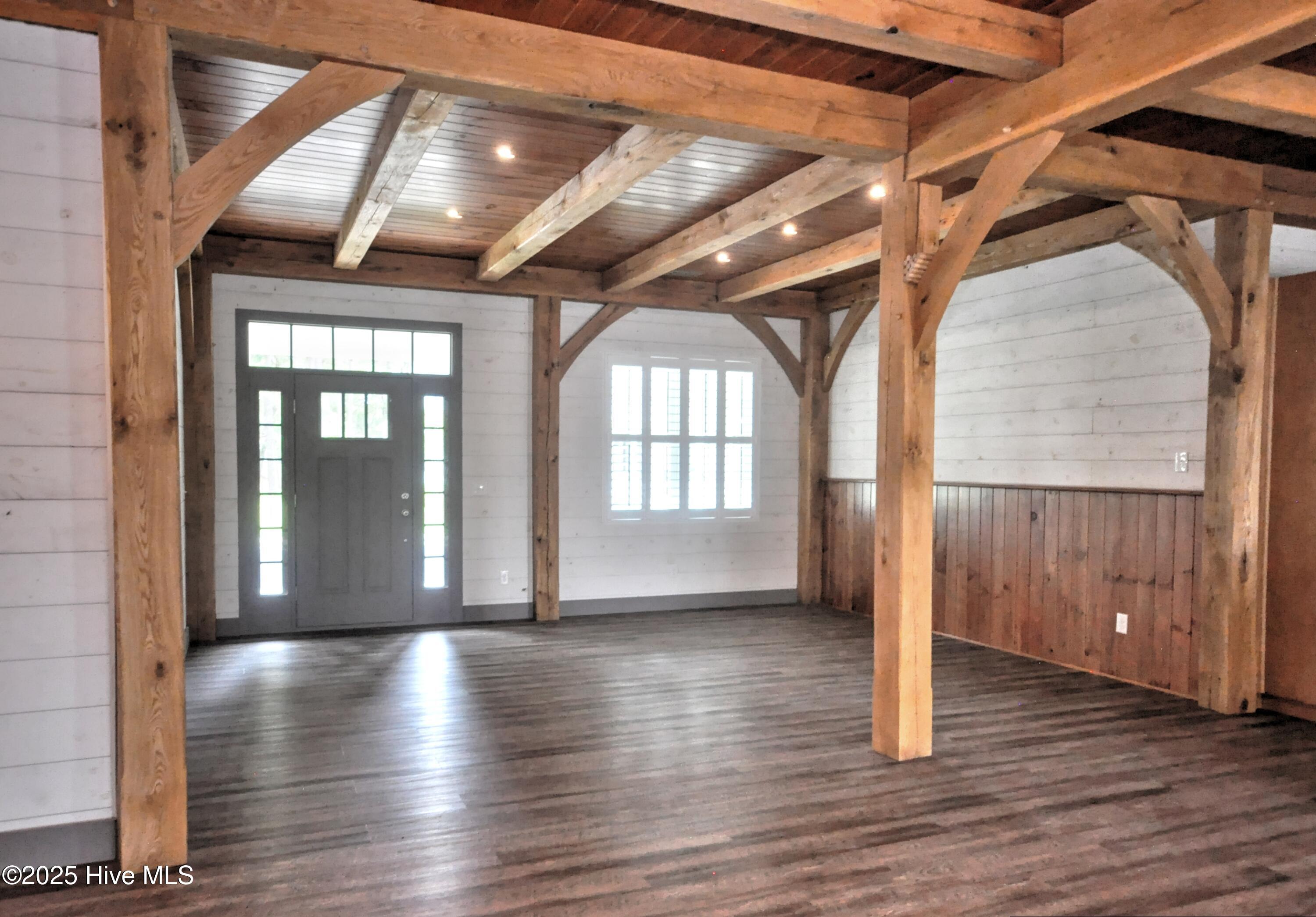 100535585 | Photo 15