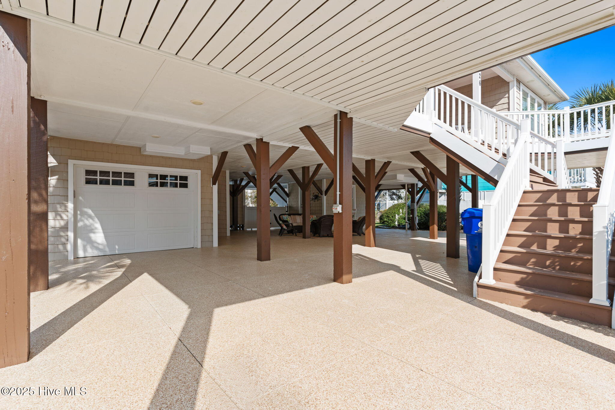 100541677 | Photo 56