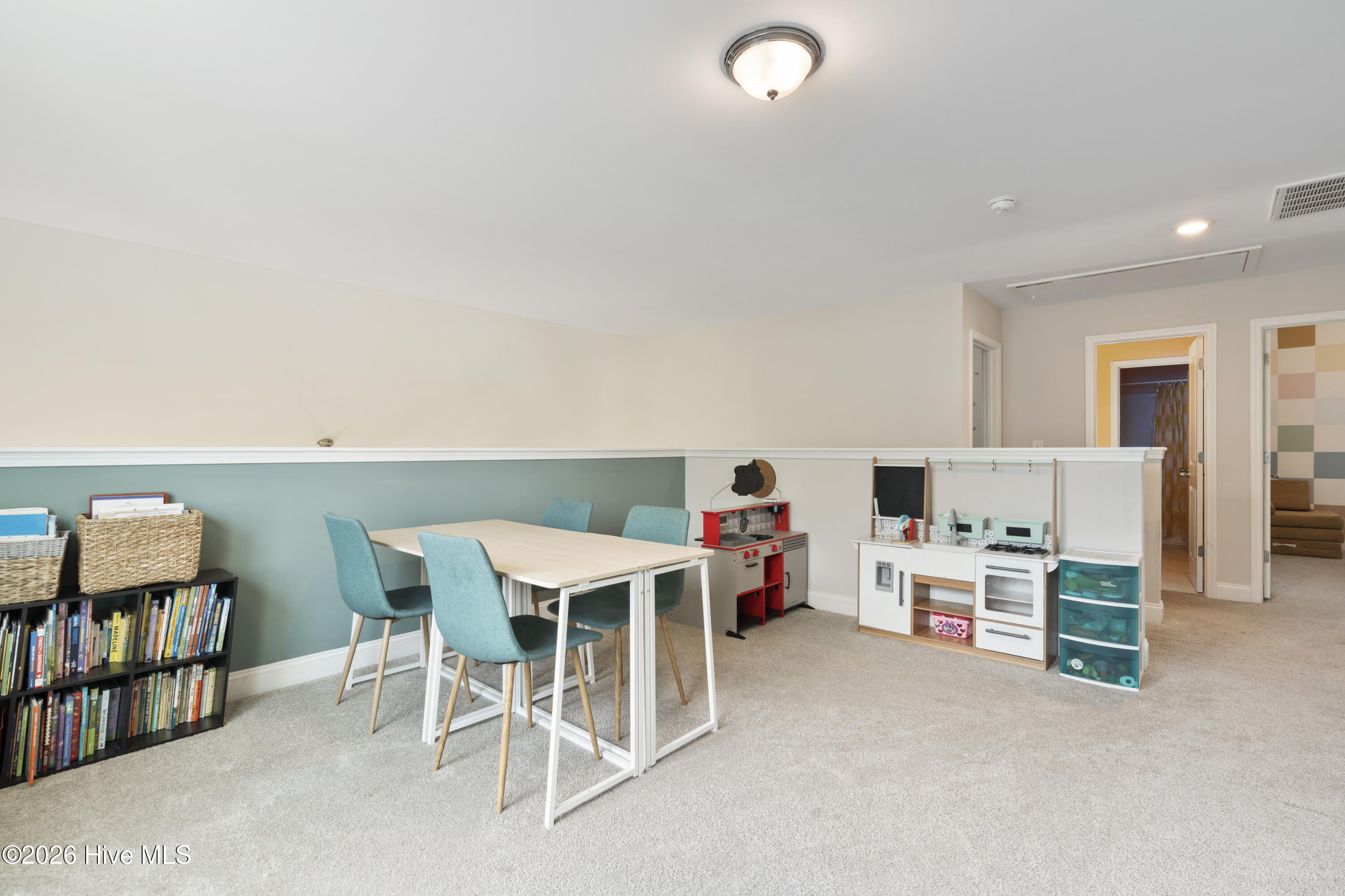 100564295 | Photo 39