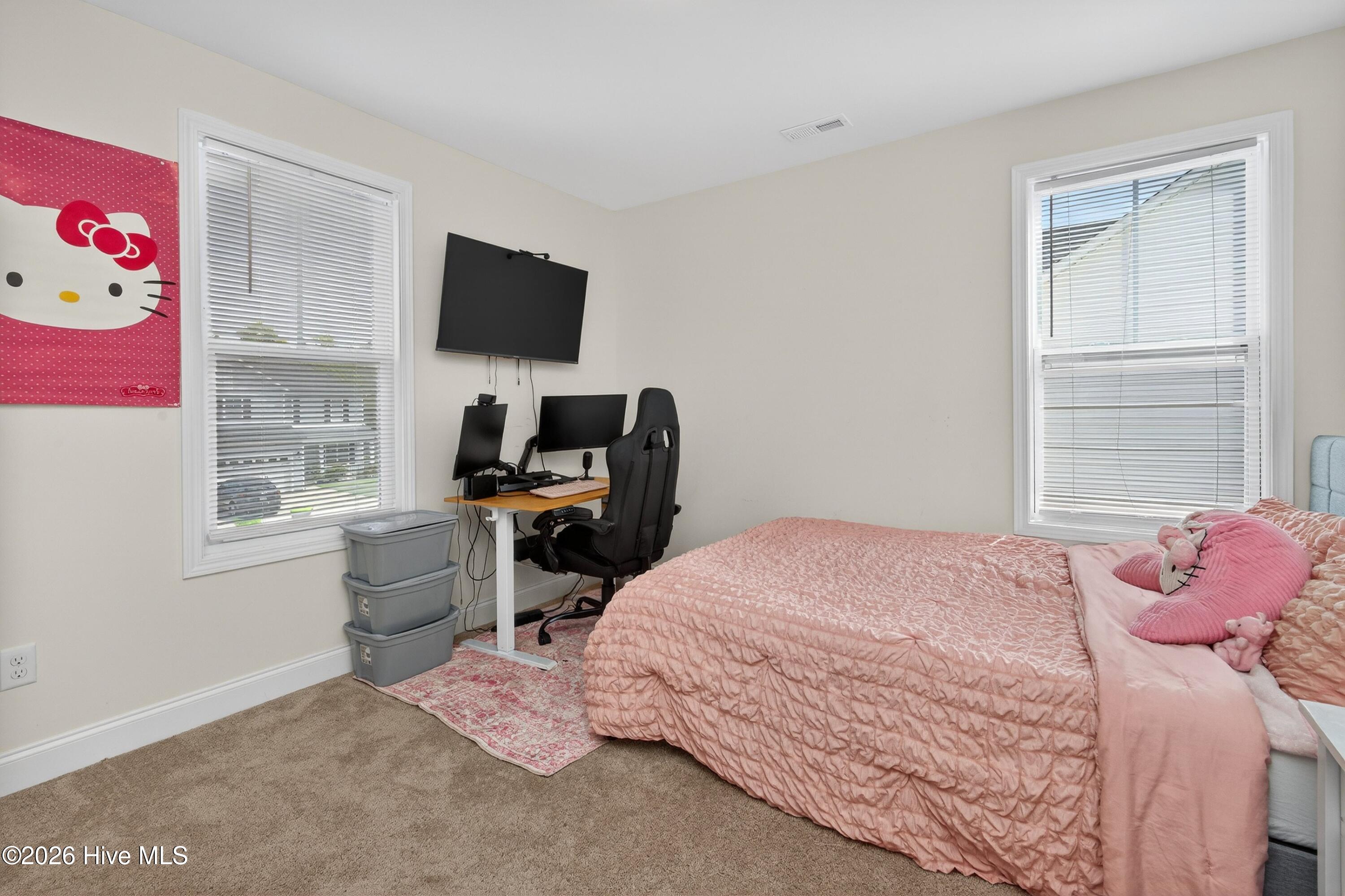 100565414 | Photo 34