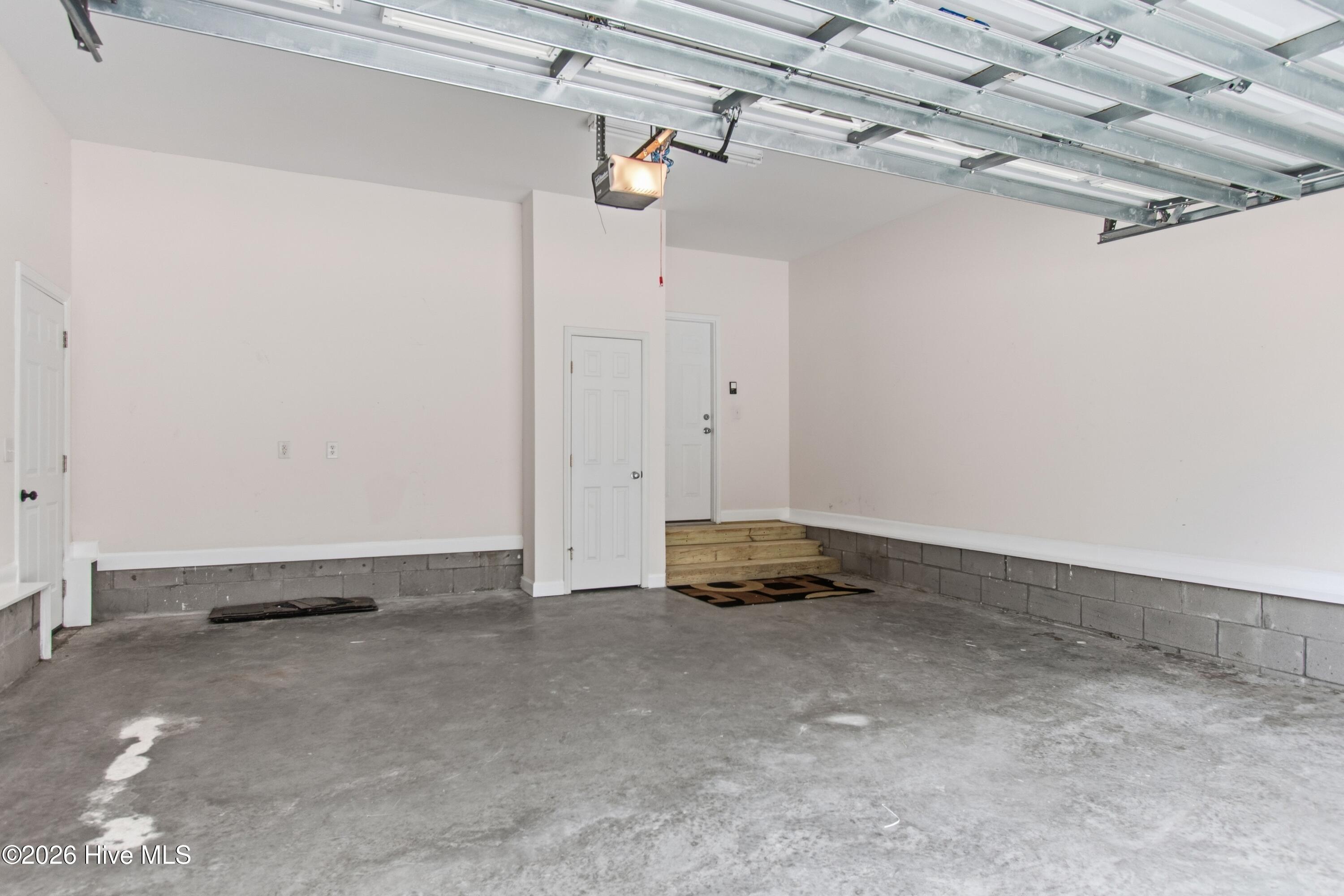 100555748 | Photo 47