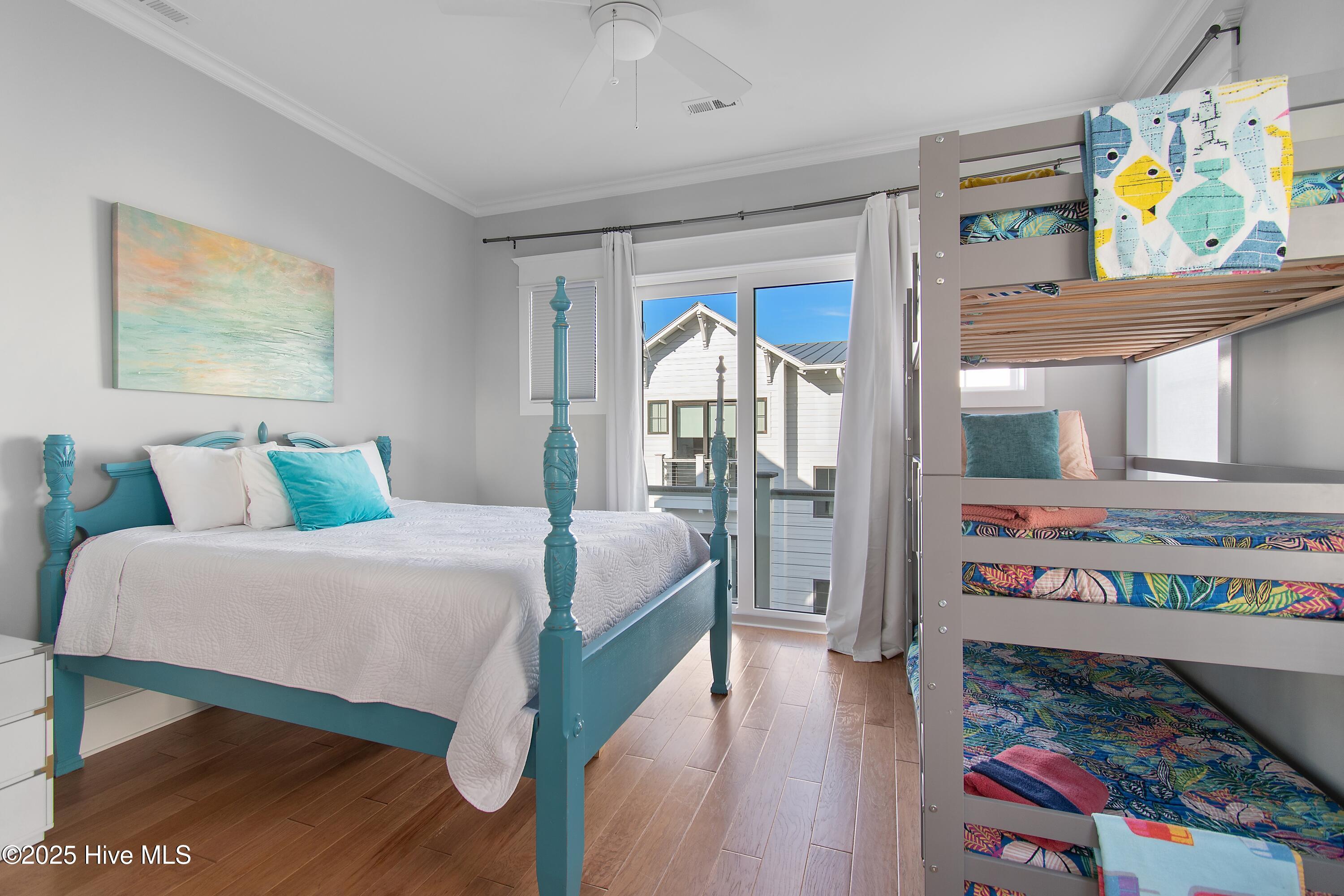 100545187 | Photo 33