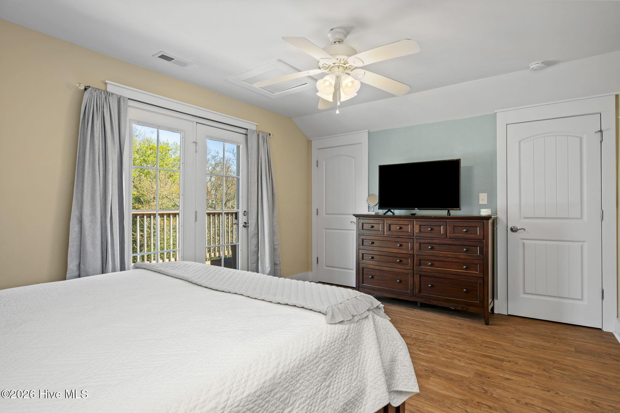 100565691 | Photo 30