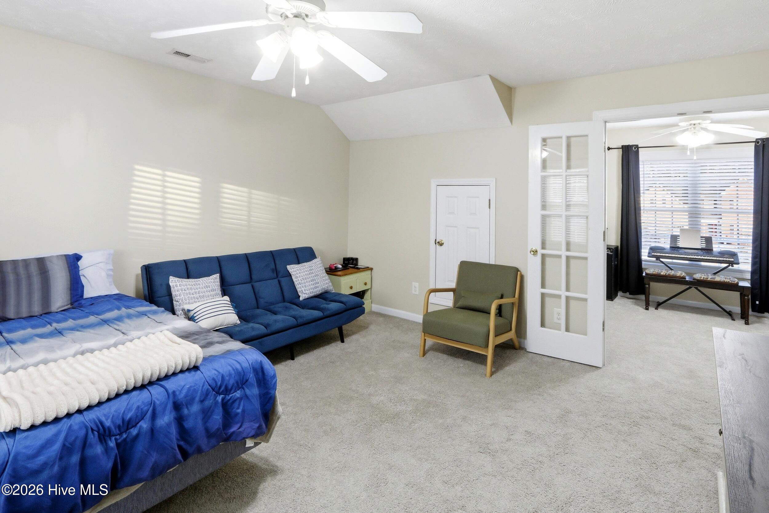 100551374 | Photo 45