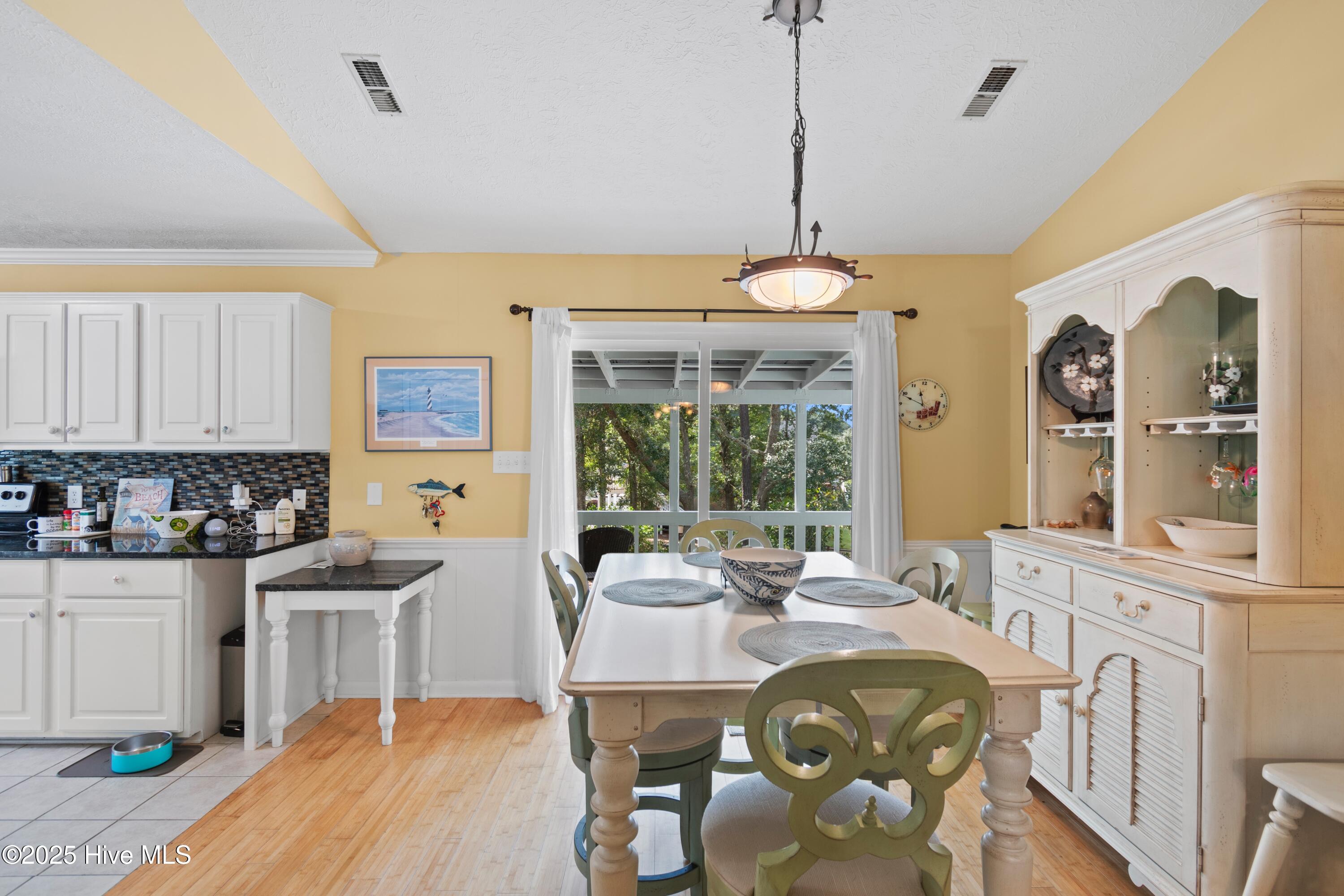 100535762 | Photo 35