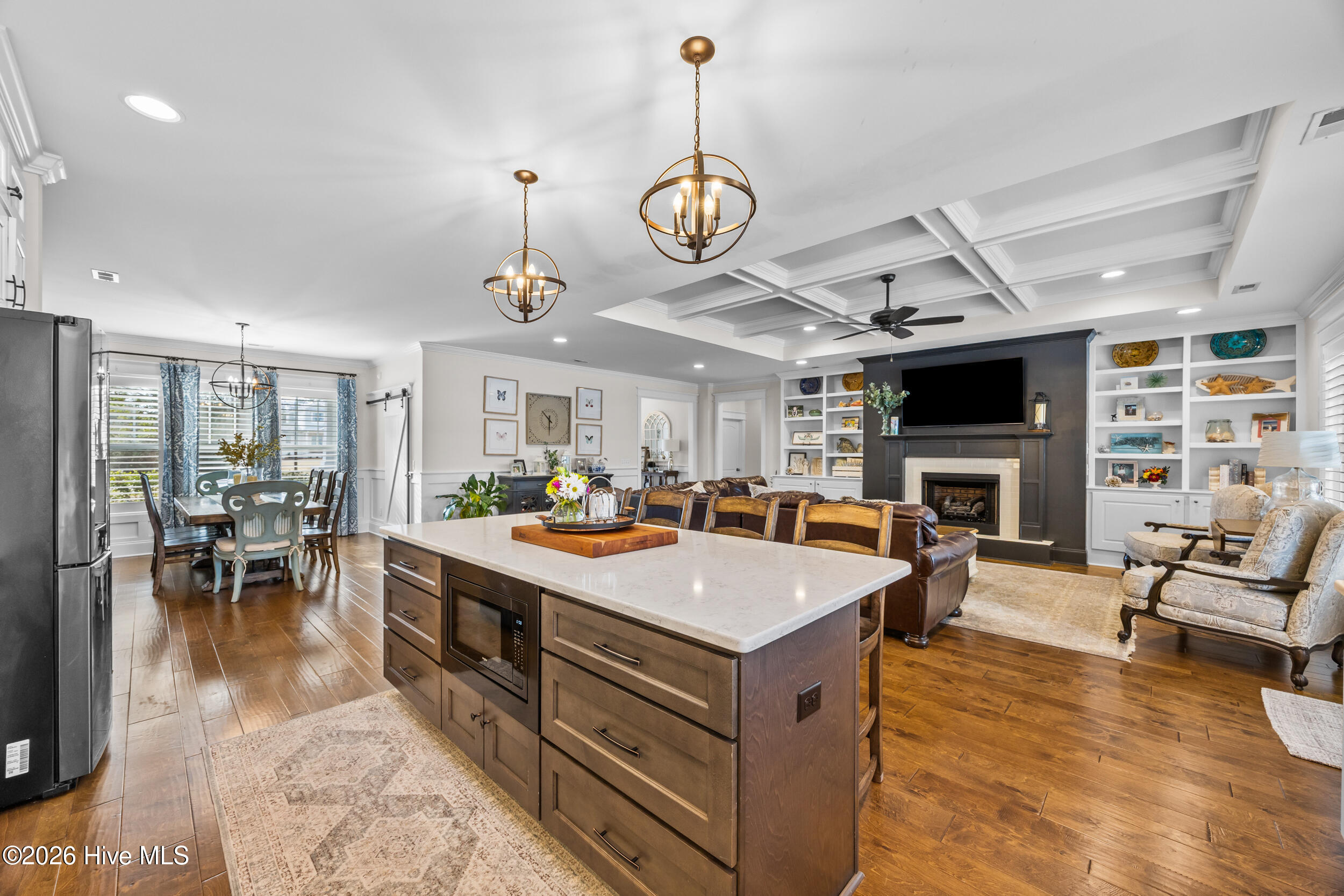 100562182 | Photo 23