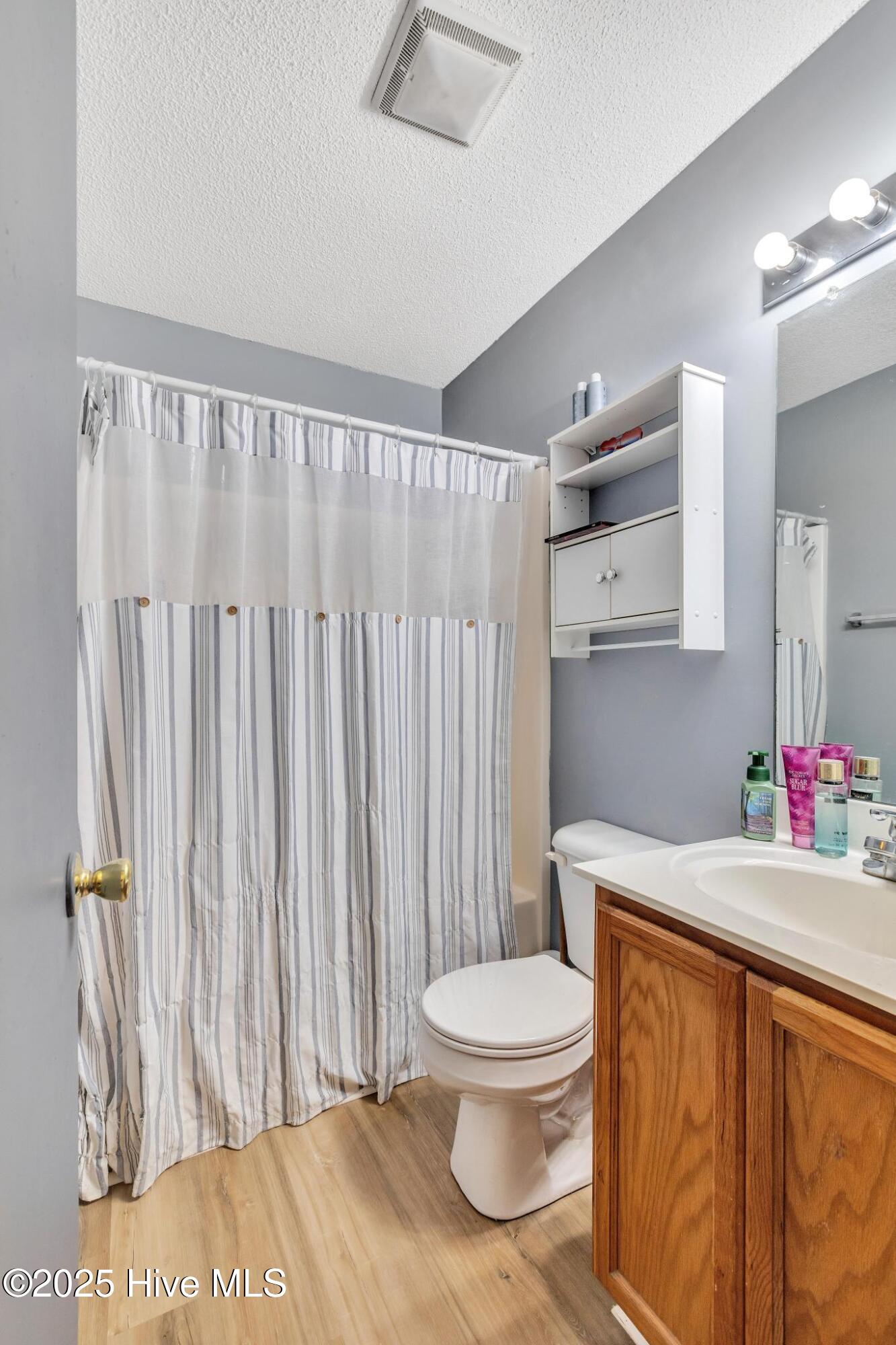 100525270 | Photo 27