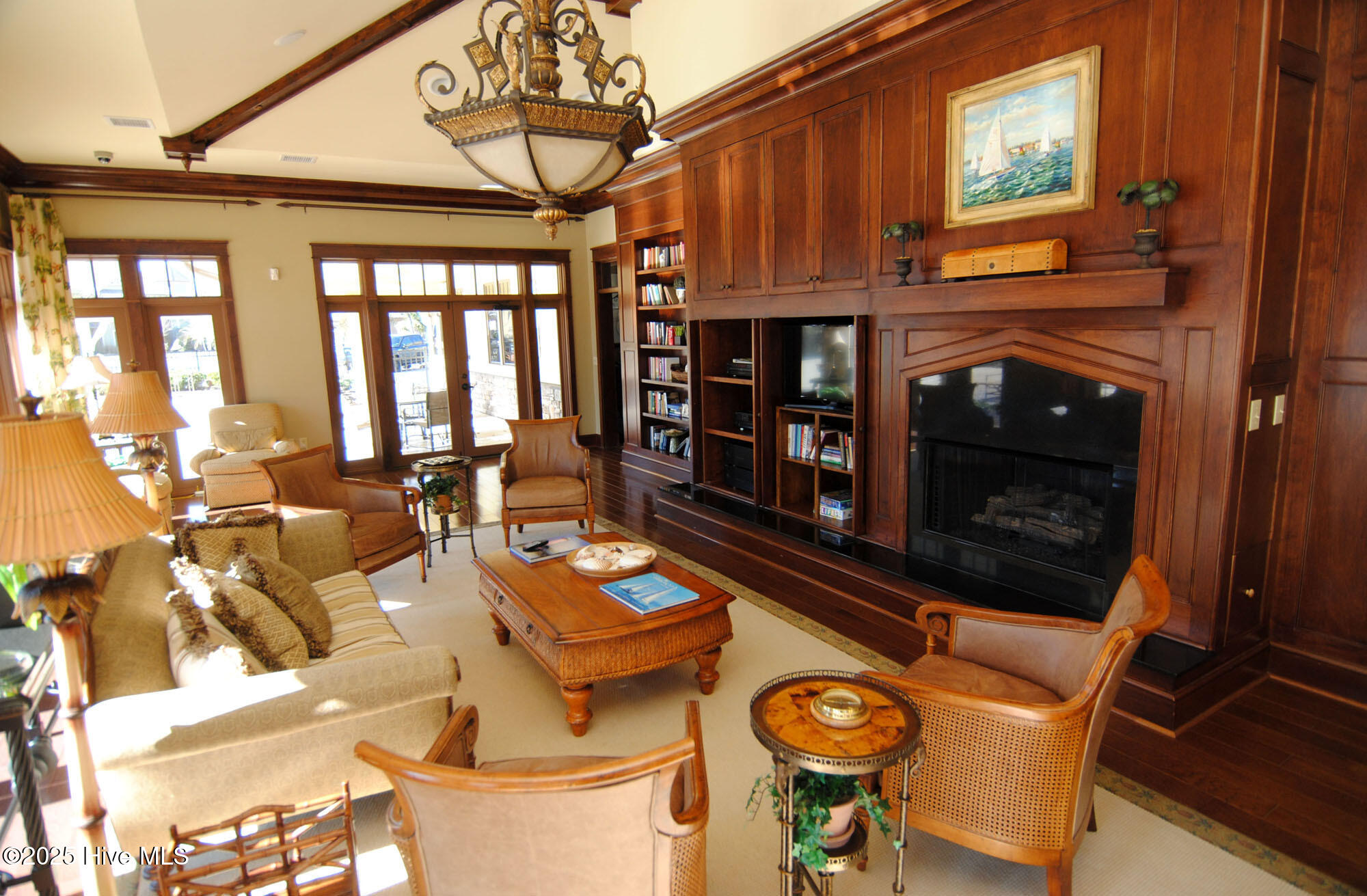 100536723 | Photo 74