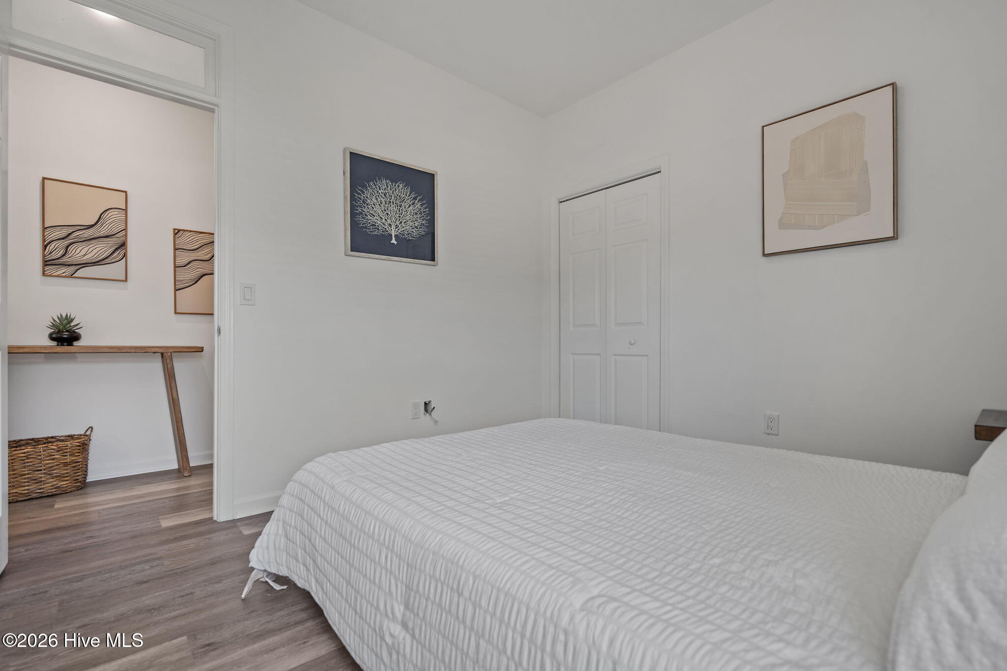 100569806 | Photo 25