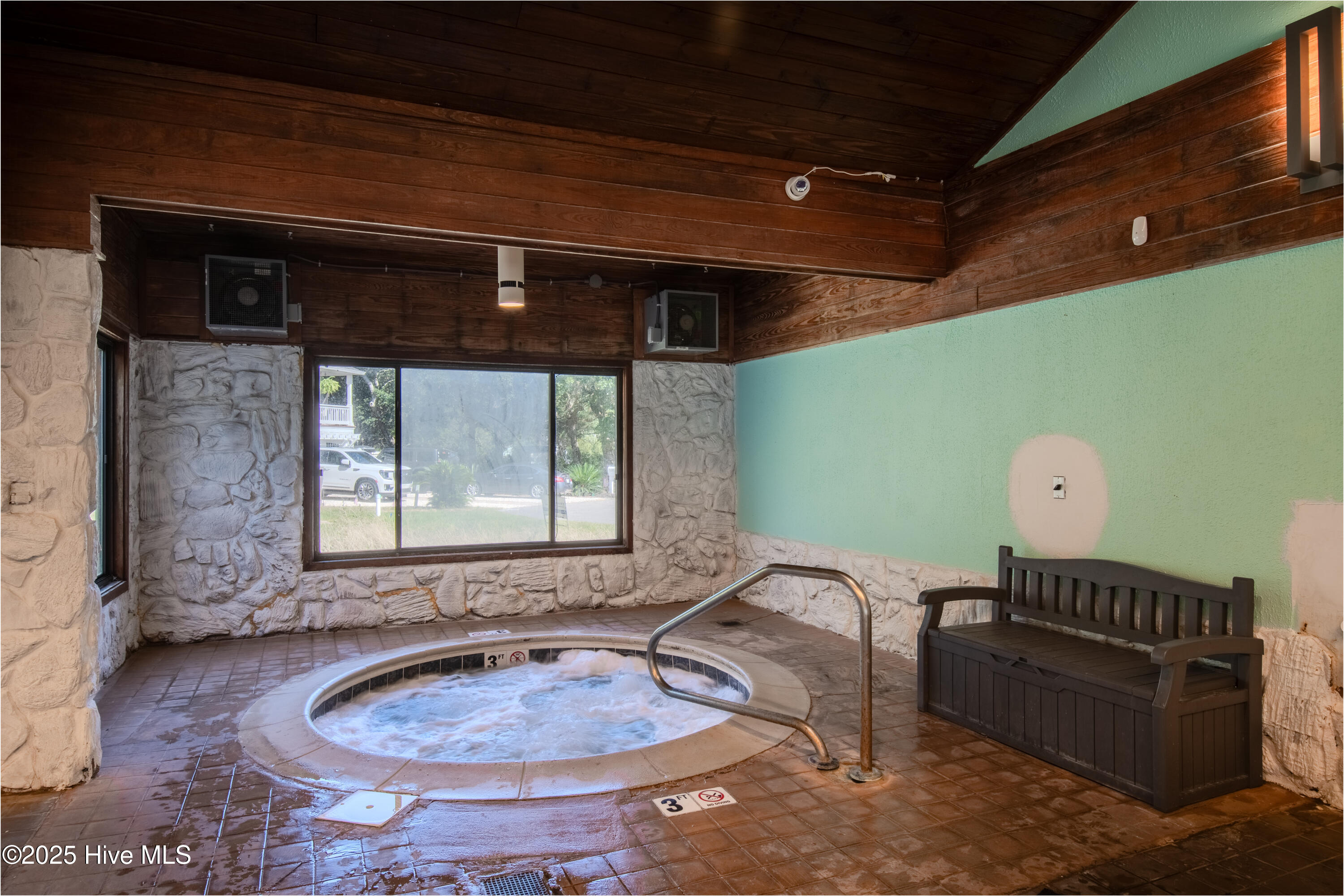 100535213 | Photo 42