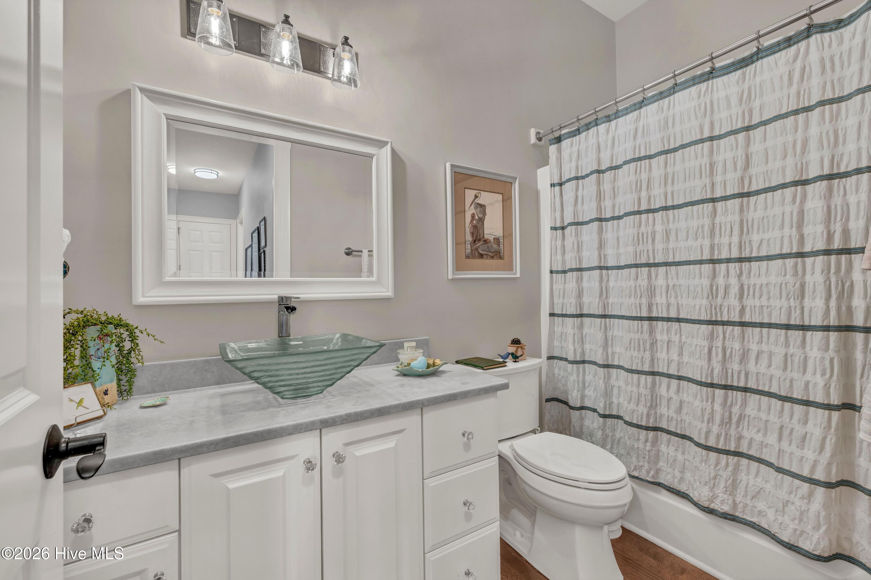 100548957 | Photo 27