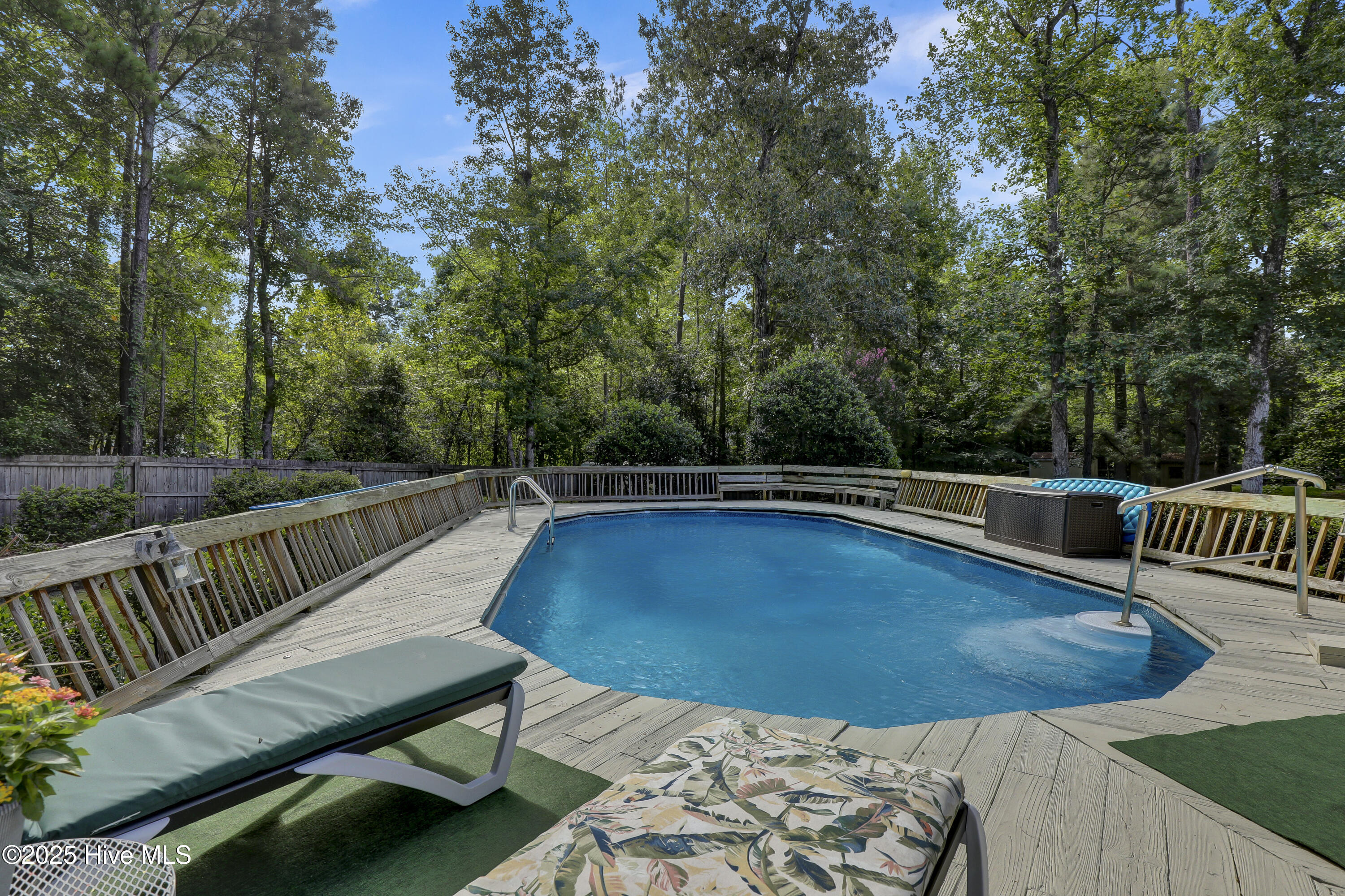 100525389 | Photo 36